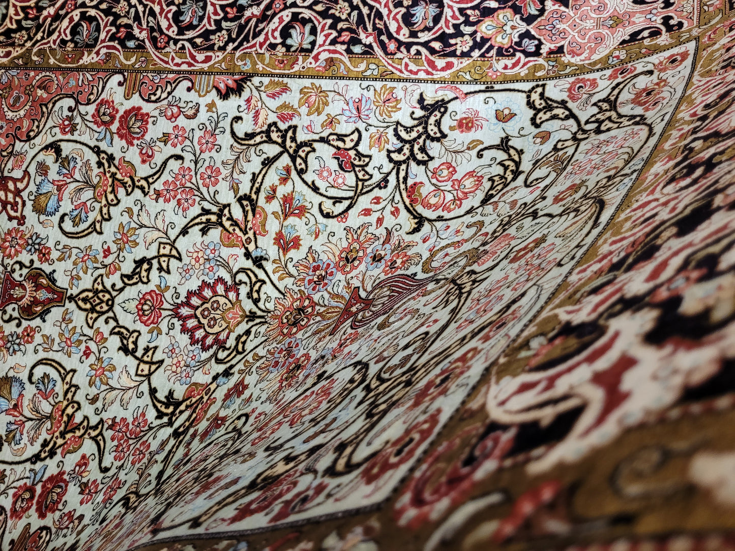 Ghom Seide auf Seide Teppich florales Medaillon signiert