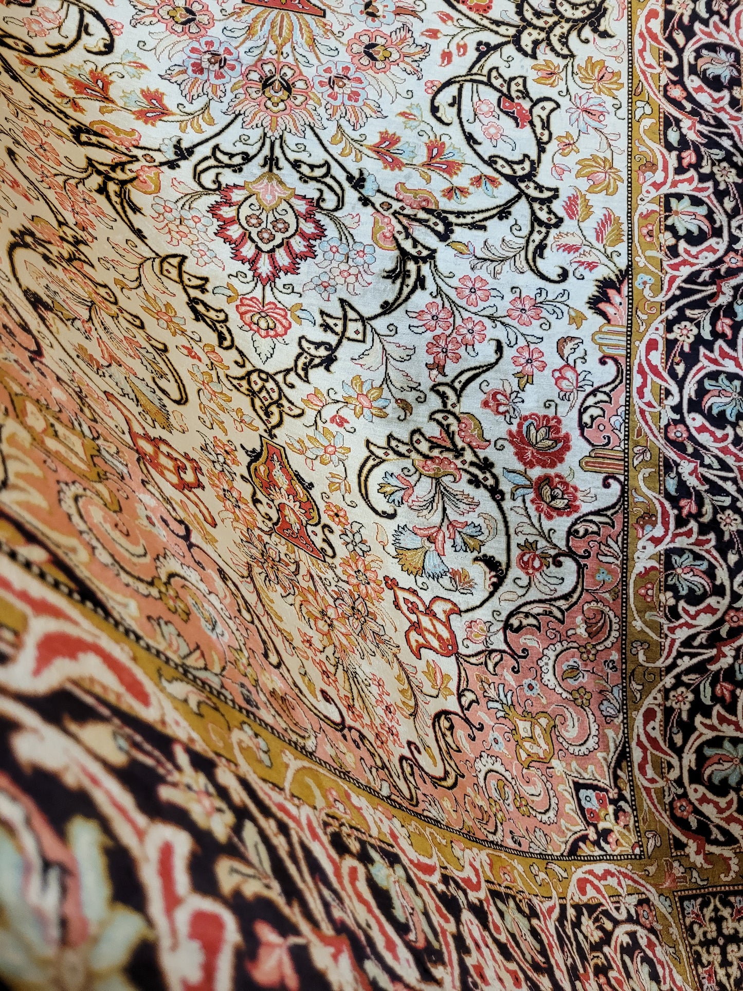 Ghom Seide auf Seide Teppich florales Medaillon signiert