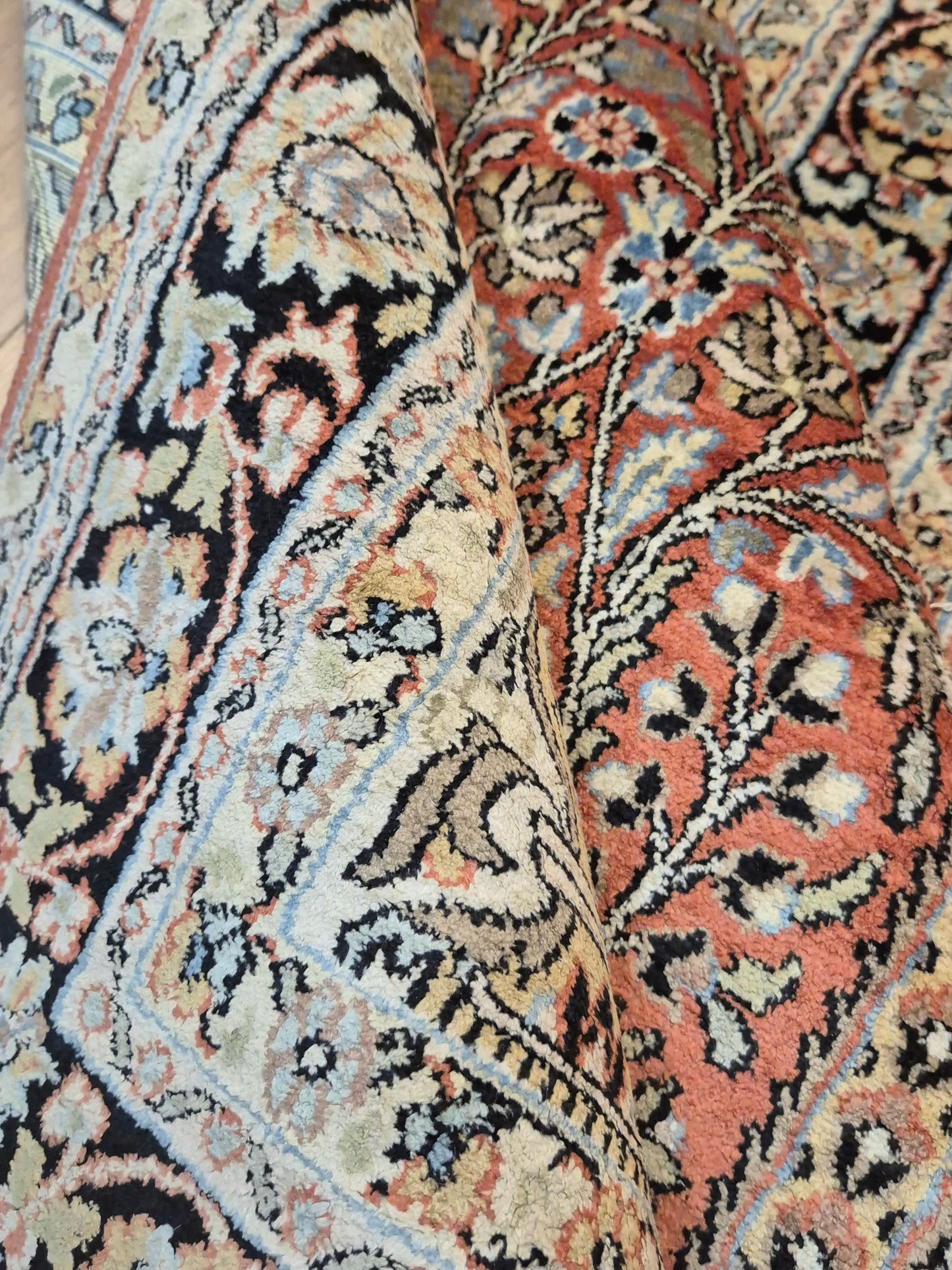 Kashmir Teppich Reine Seide Lebensbaum Motiv feine Knüpfung