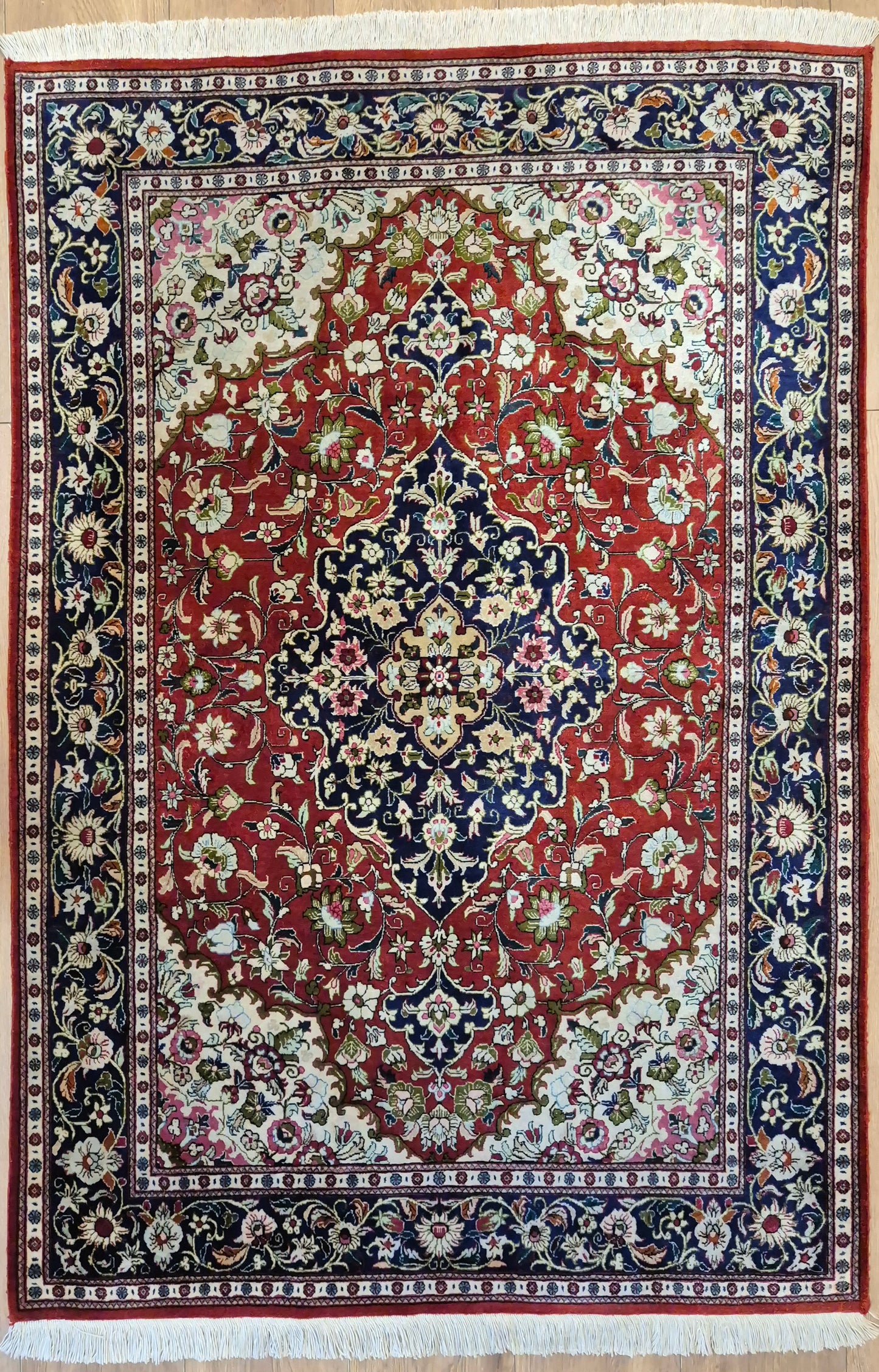 Ghom Seide Teppich Seide auf Seide Medaillon florales Muster