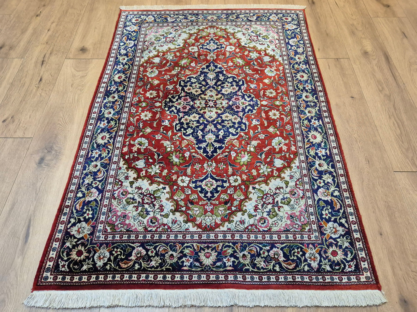 Ghom Seide Teppich Seide auf Seide Medaillon florales Muster