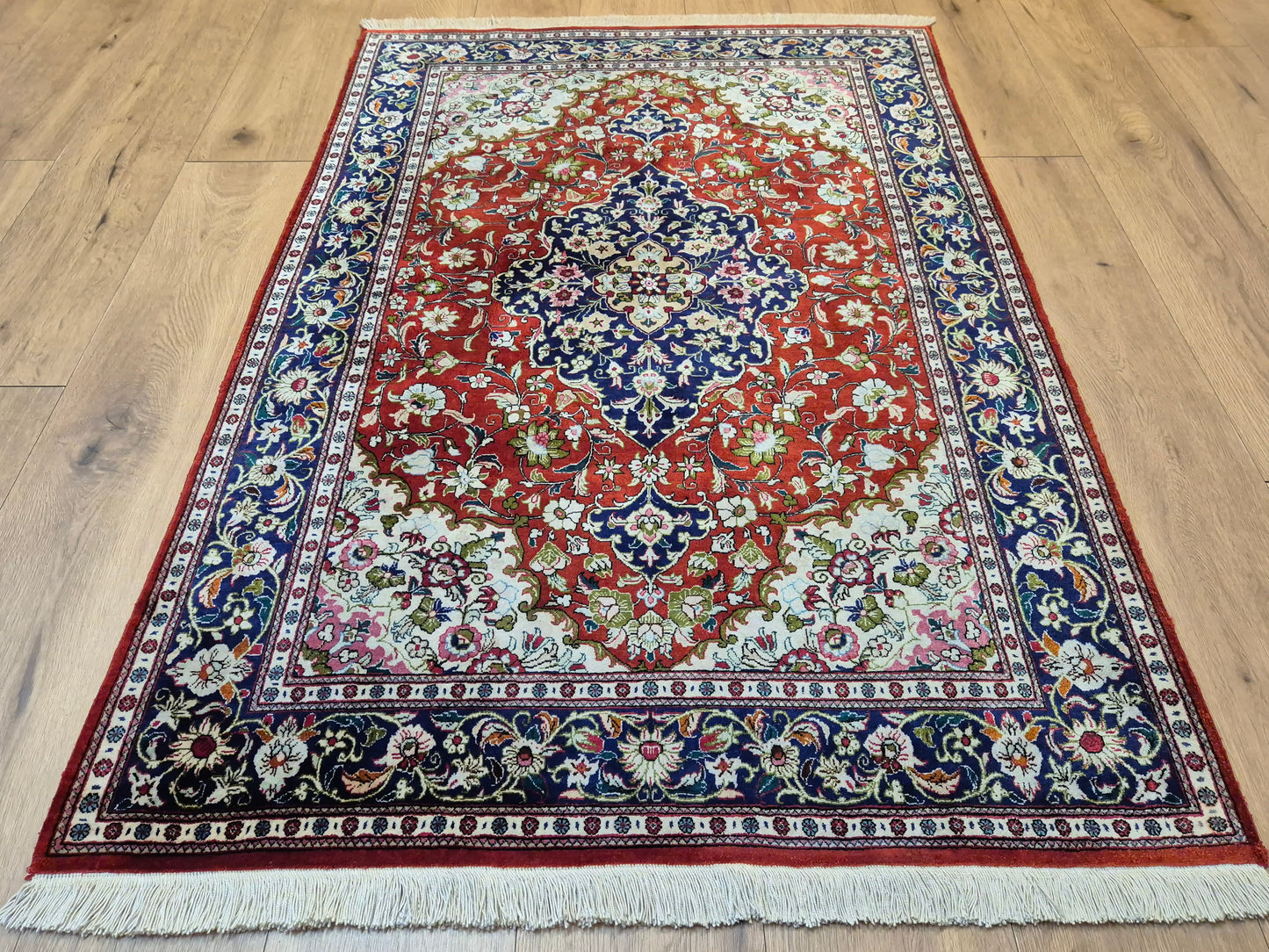 Ghom Seide Teppich Seide auf Seide Medaillon florales Muster