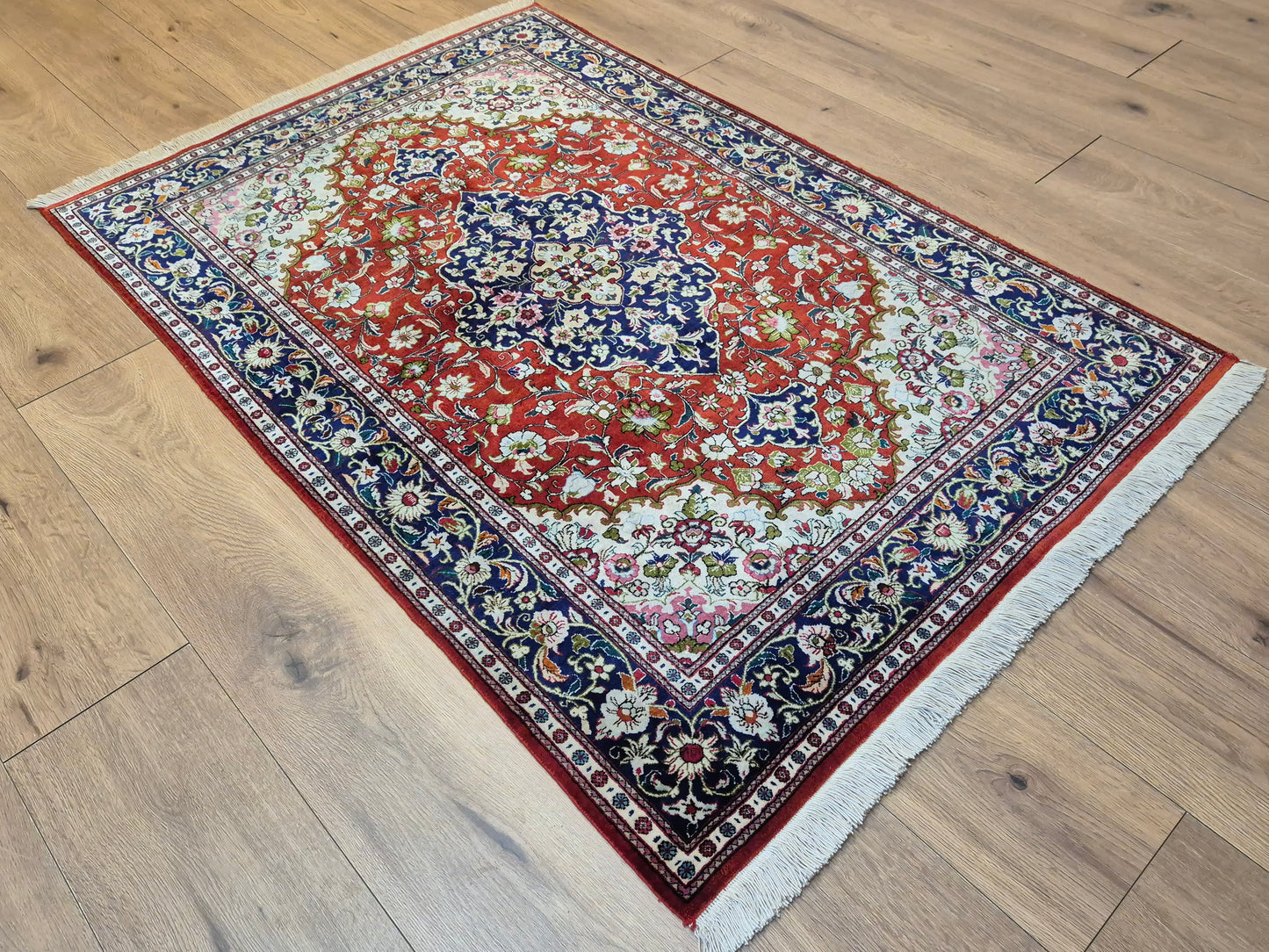 Ghom Seide Teppich Seide auf Seide Medaillon florales Muster