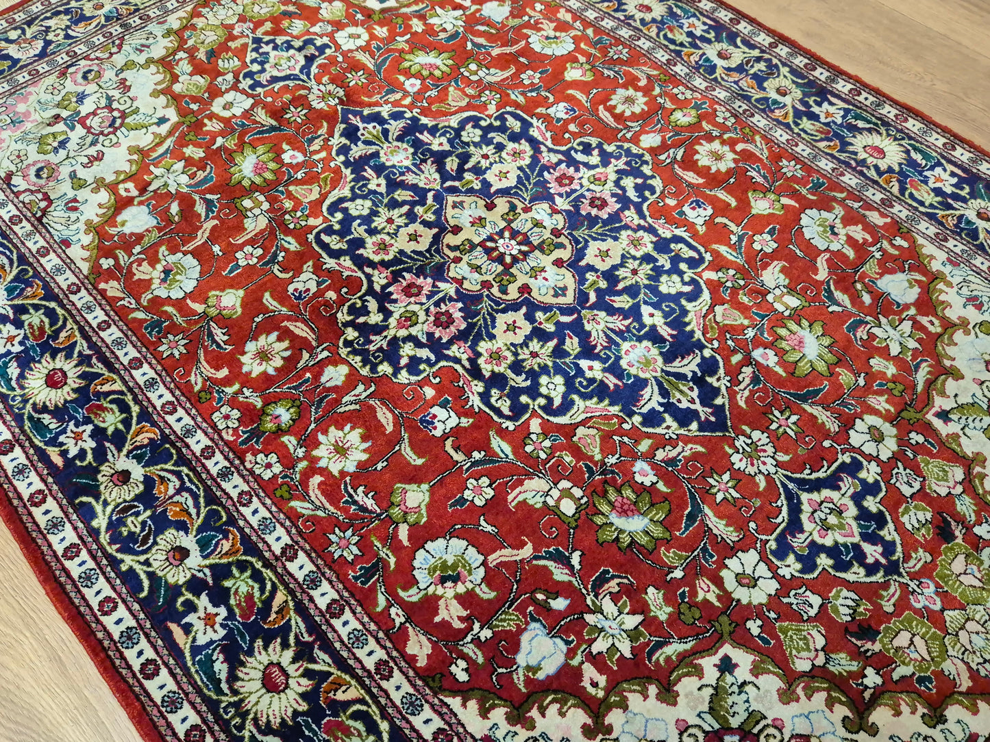 Ghom Seide Teppich Seide auf Seide Medaillon florales Muster