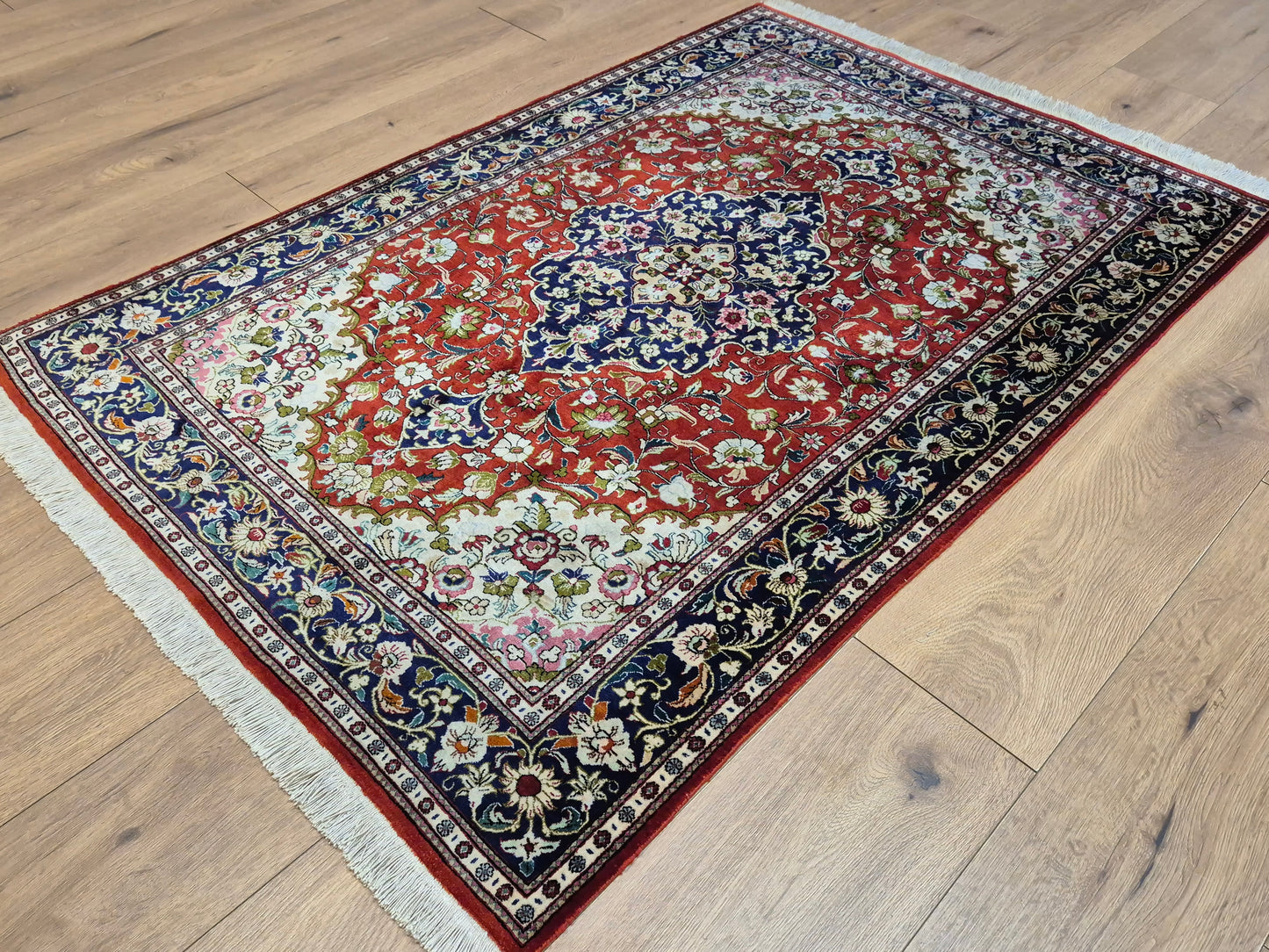 Ghom Seide Teppich Seide auf Seide Medaillon florales Muster