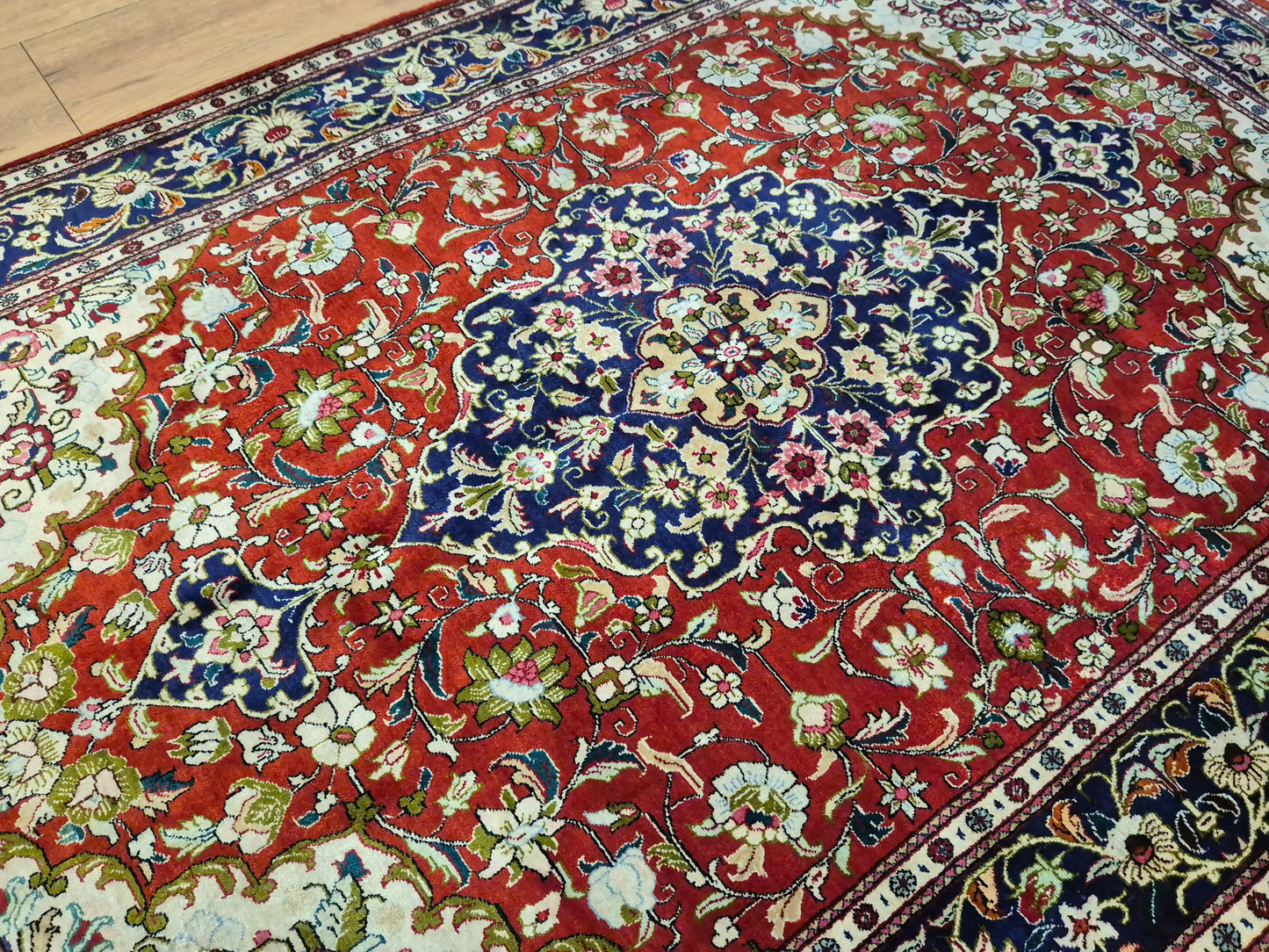 Ghom Seide Teppich Seide auf Seide Medaillon florales Muster