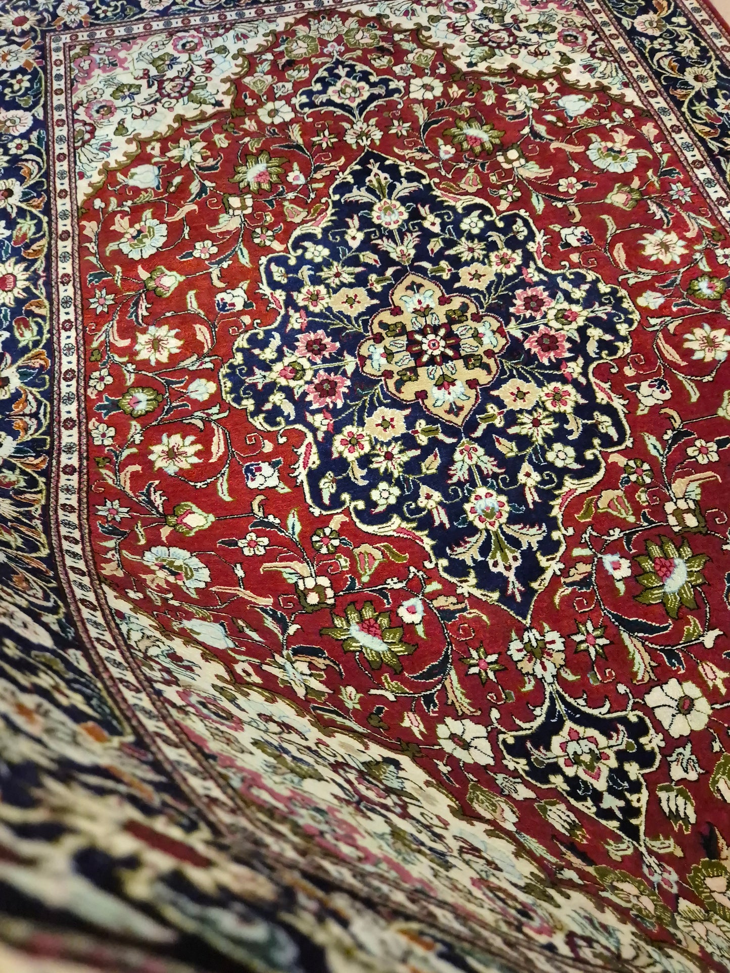 Ghom Seide Teppich Seide auf Seide Medaillon florales Muster