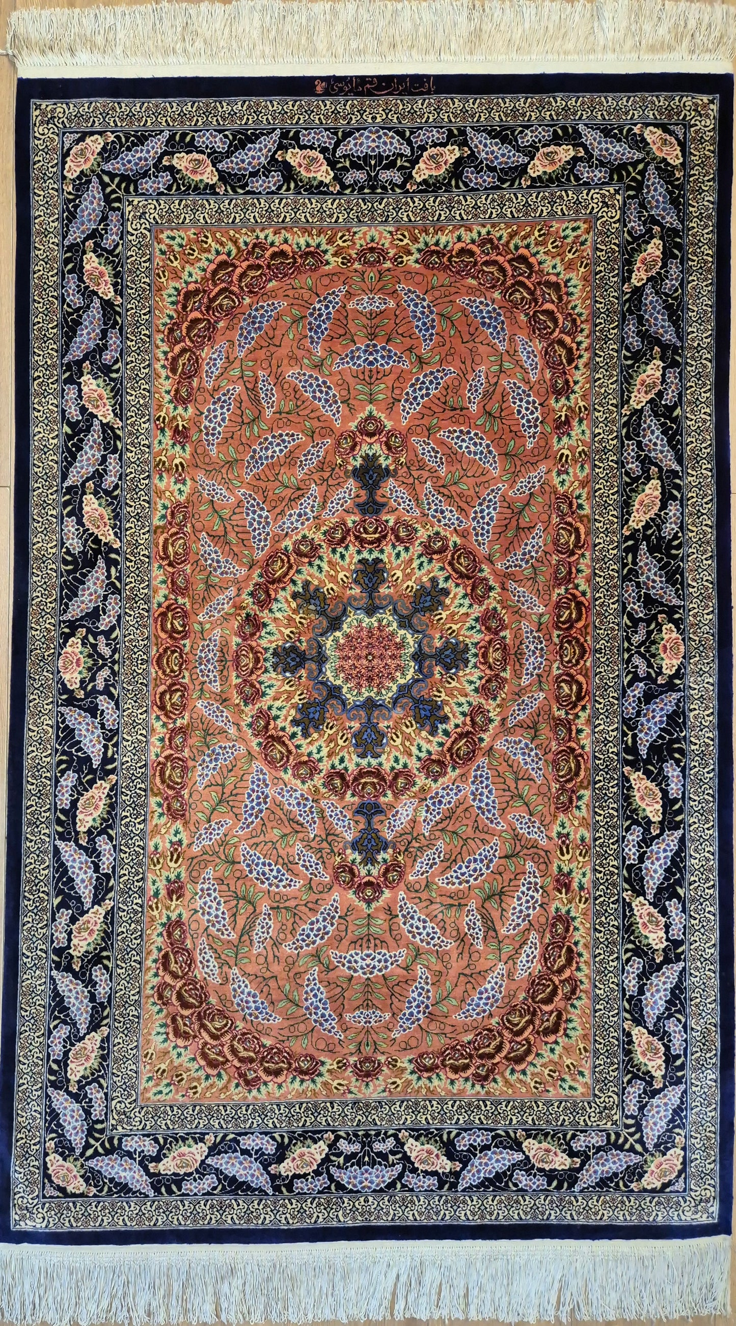 Ghom Seide Teppich Seide auf Seide signiert florales Medaillon