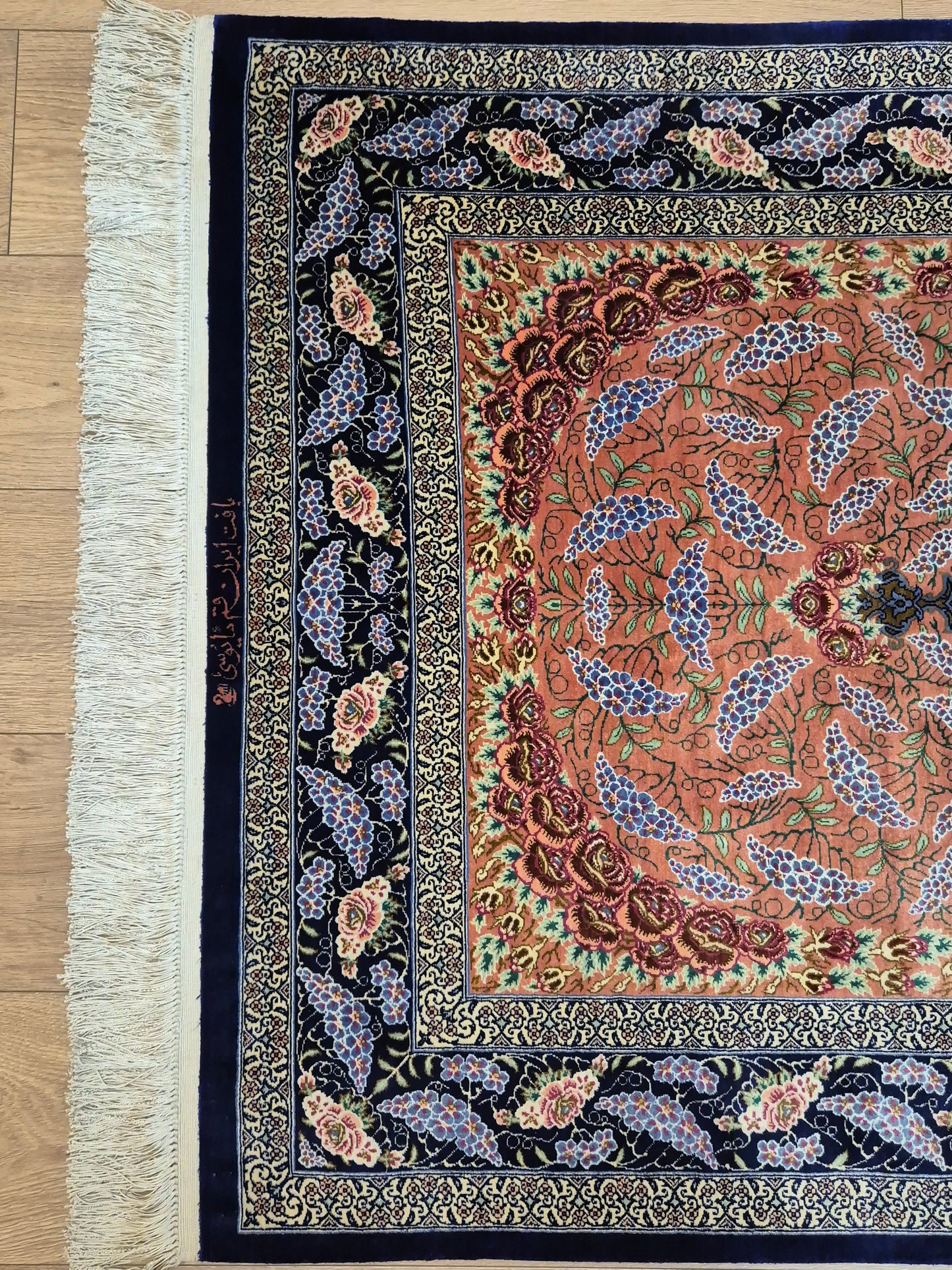 Ghom Seide Teppich Seide auf Seide signiert florales Medaillon