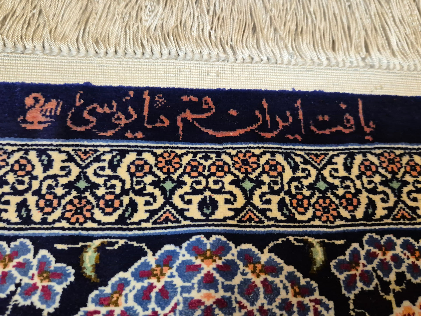 Ghom Seide Teppich Seide auf Seide signiert florales Medaillon