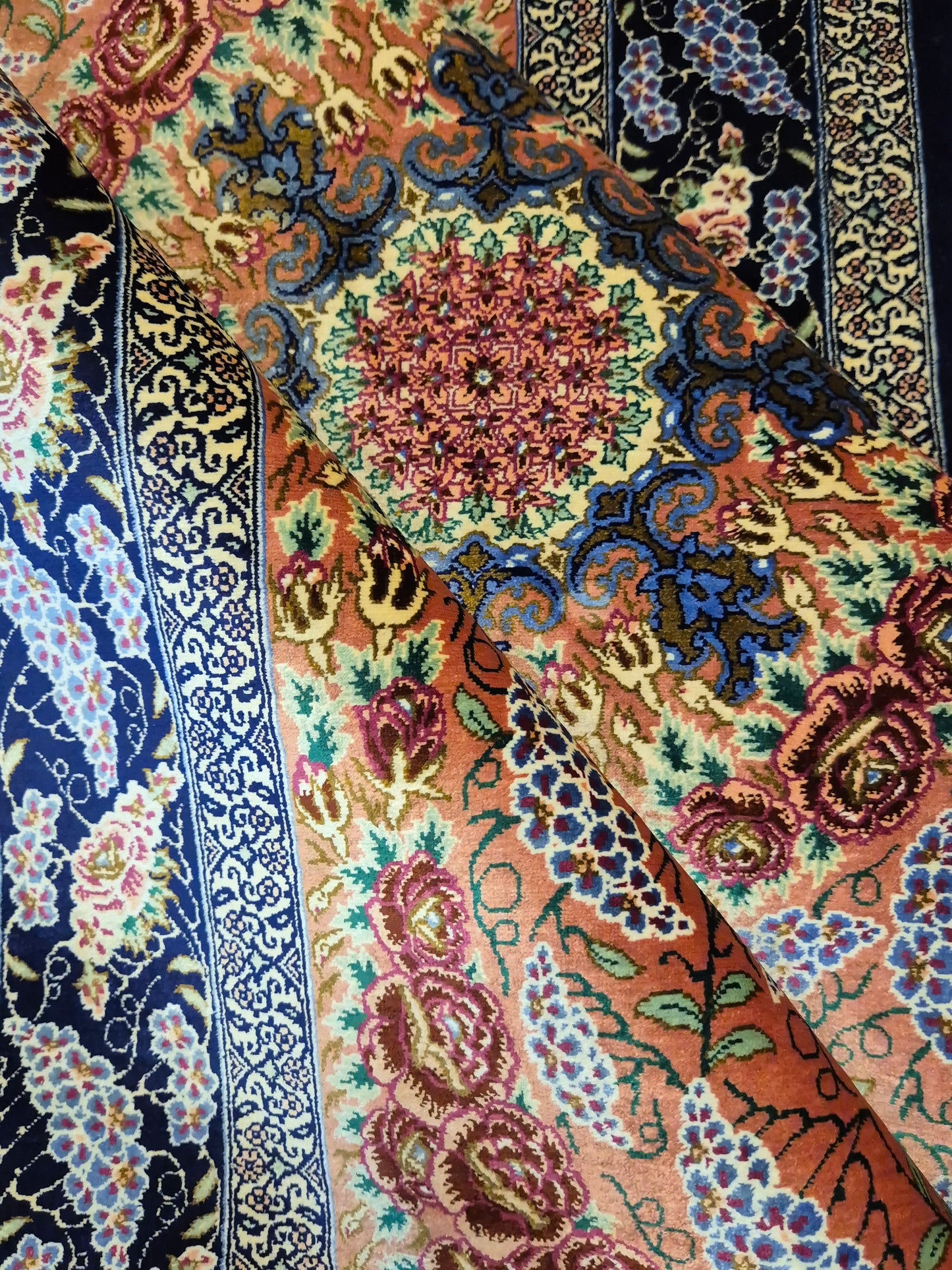 Ghom Seide Teppich Seide auf Seide signiert florales Medaillon