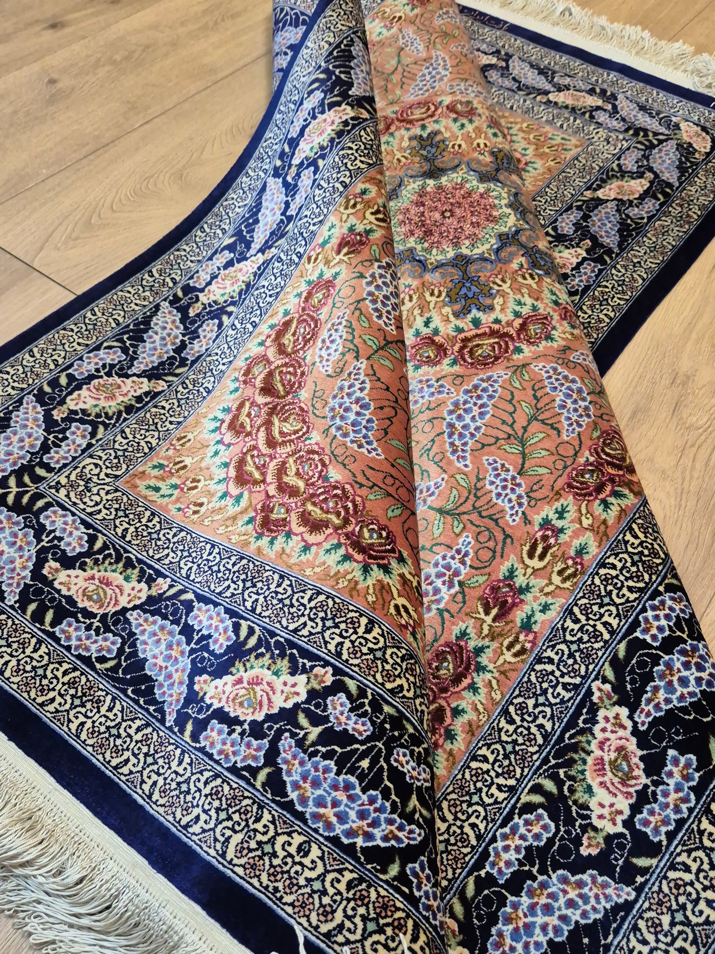 Ghom Seide Teppich Seide auf Seide signiert florales Medaillon