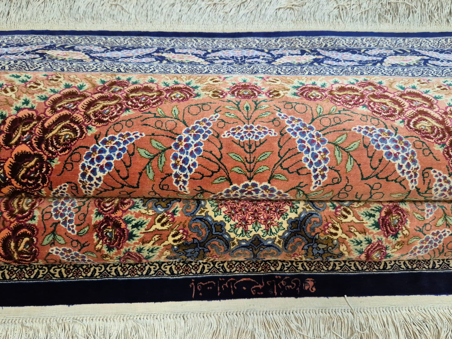 Ghom Seide Teppich Seide auf Seide signiert florales Medaillon