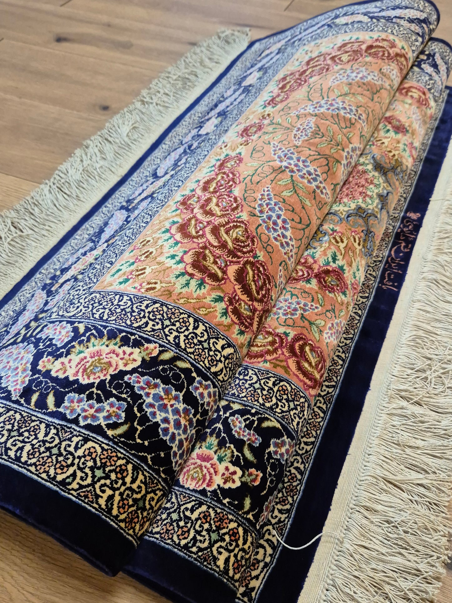 Ghom Seide Teppich Seide auf Seide signiert florales Medaillon