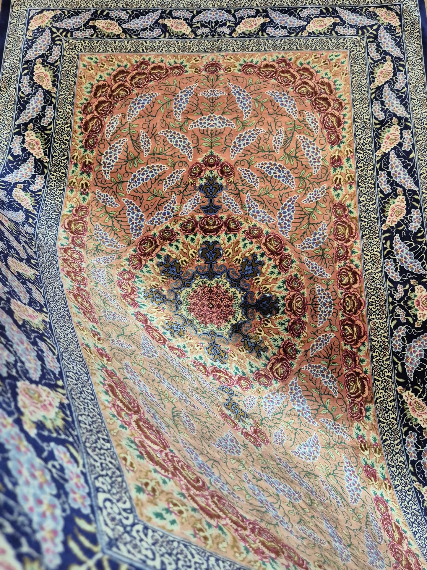 Ghom Seide Teppich Seide auf Seide signiert florales Medaillon