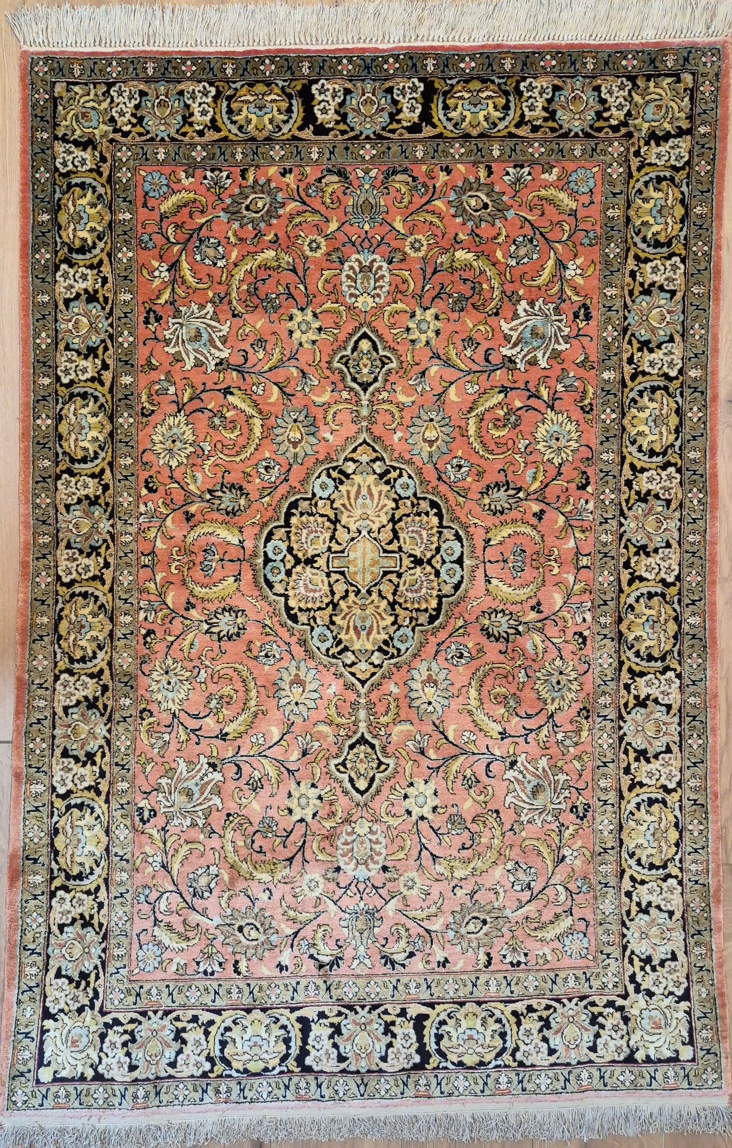 Ghom Seide Teppich Seide auf Seide florales Medaillon feine Knüpfung