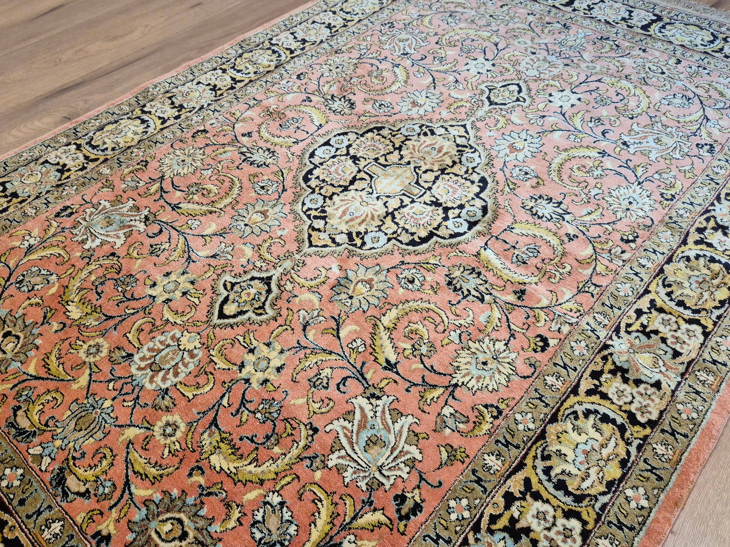 Ghom Seide Teppich Seide auf Seide florales Medaillon feine Knüpfung