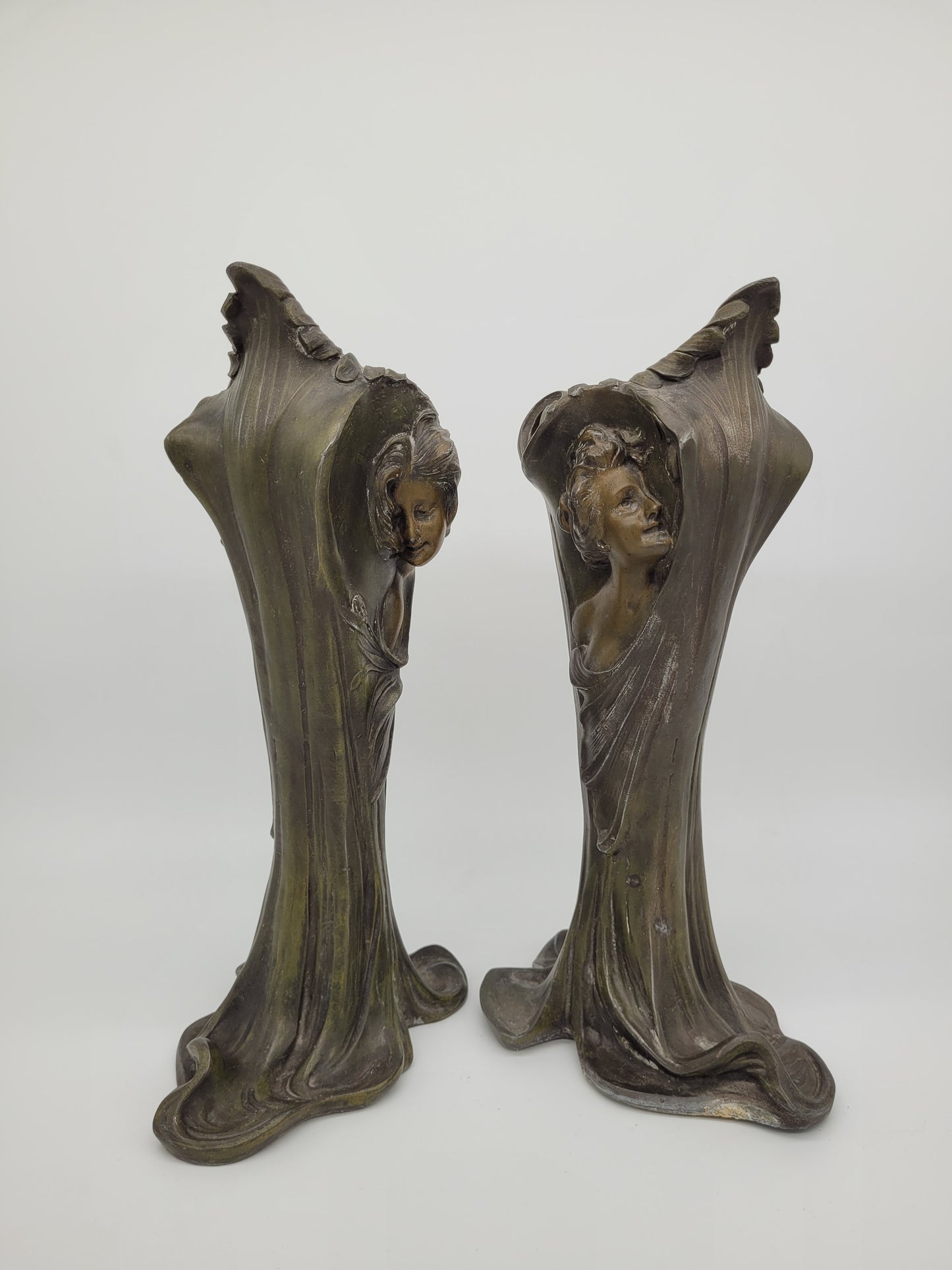 Paar Bronze Vasen Blumenvasen im Jugendstil Art Nouveau Frauenmotive