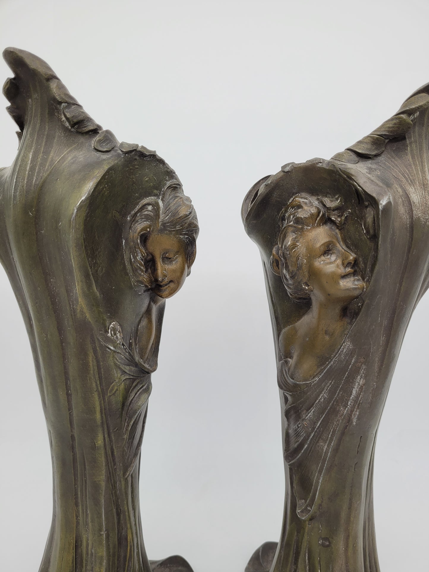 Paar Bronze Vasen Blumenvasen im Jugendstil Art Nouveau Frauenmotive