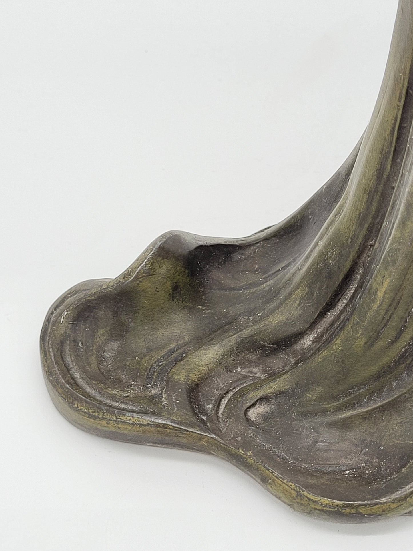 Paar Bronze Vasen Blumenvasen im Jugendstil Art Nouveau Frauenmotive