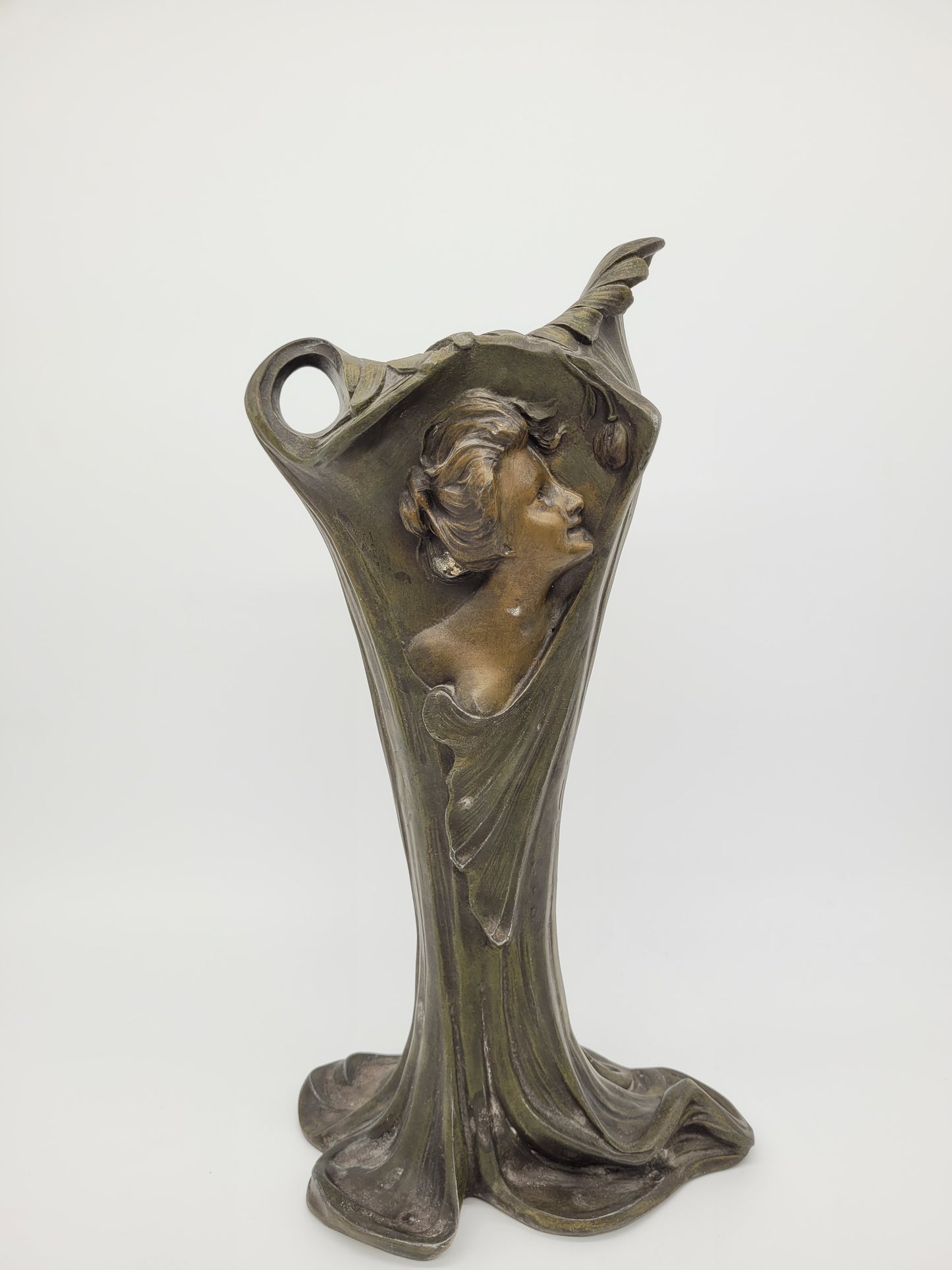 Paar Bronze Vasen Blumenvasen im Jugendstil Art Nouveau Frauenmotive