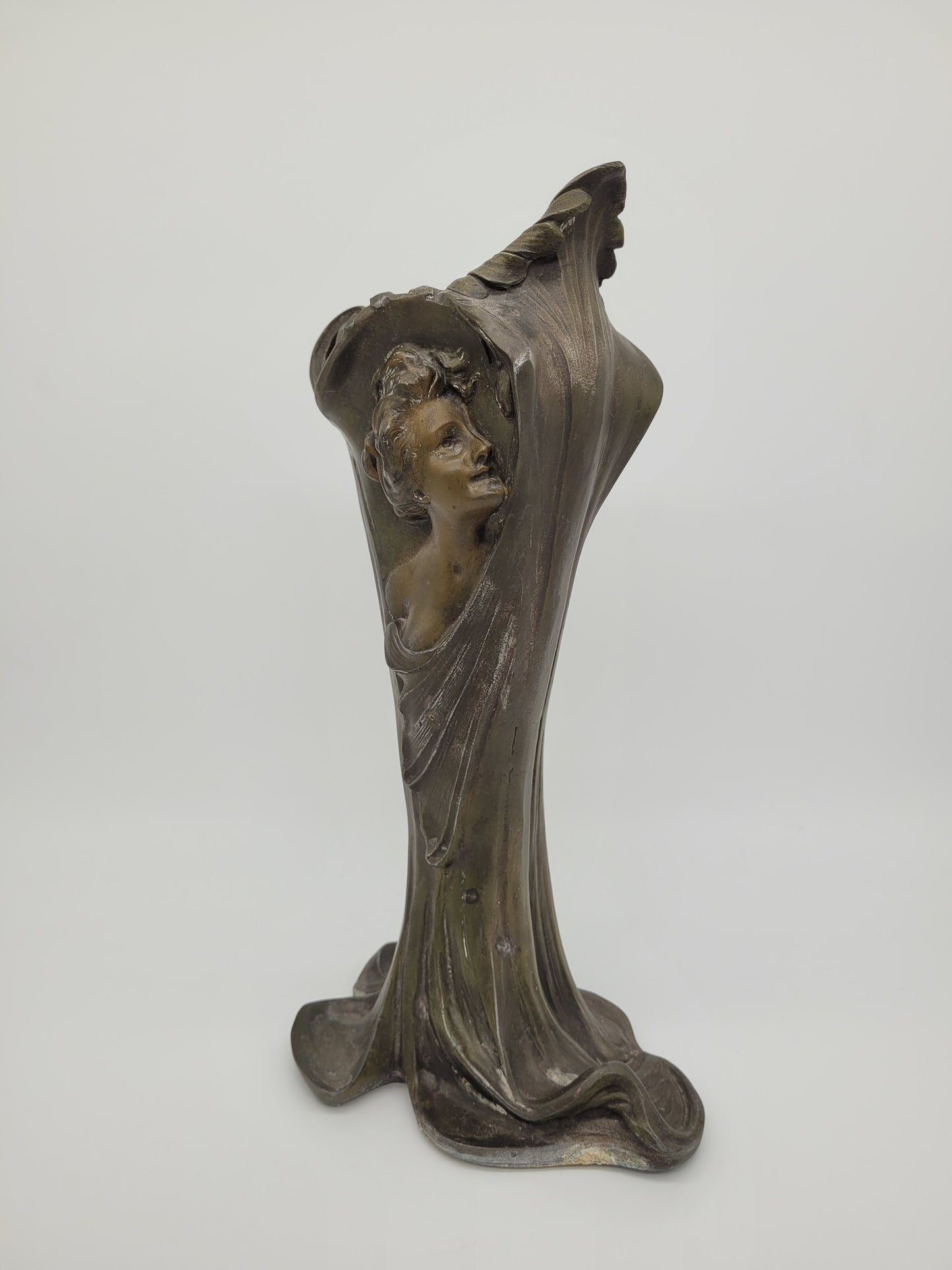 Paar Bronze Vasen Blumenvasen im Jugendstil Art Nouveau Frauenmotive