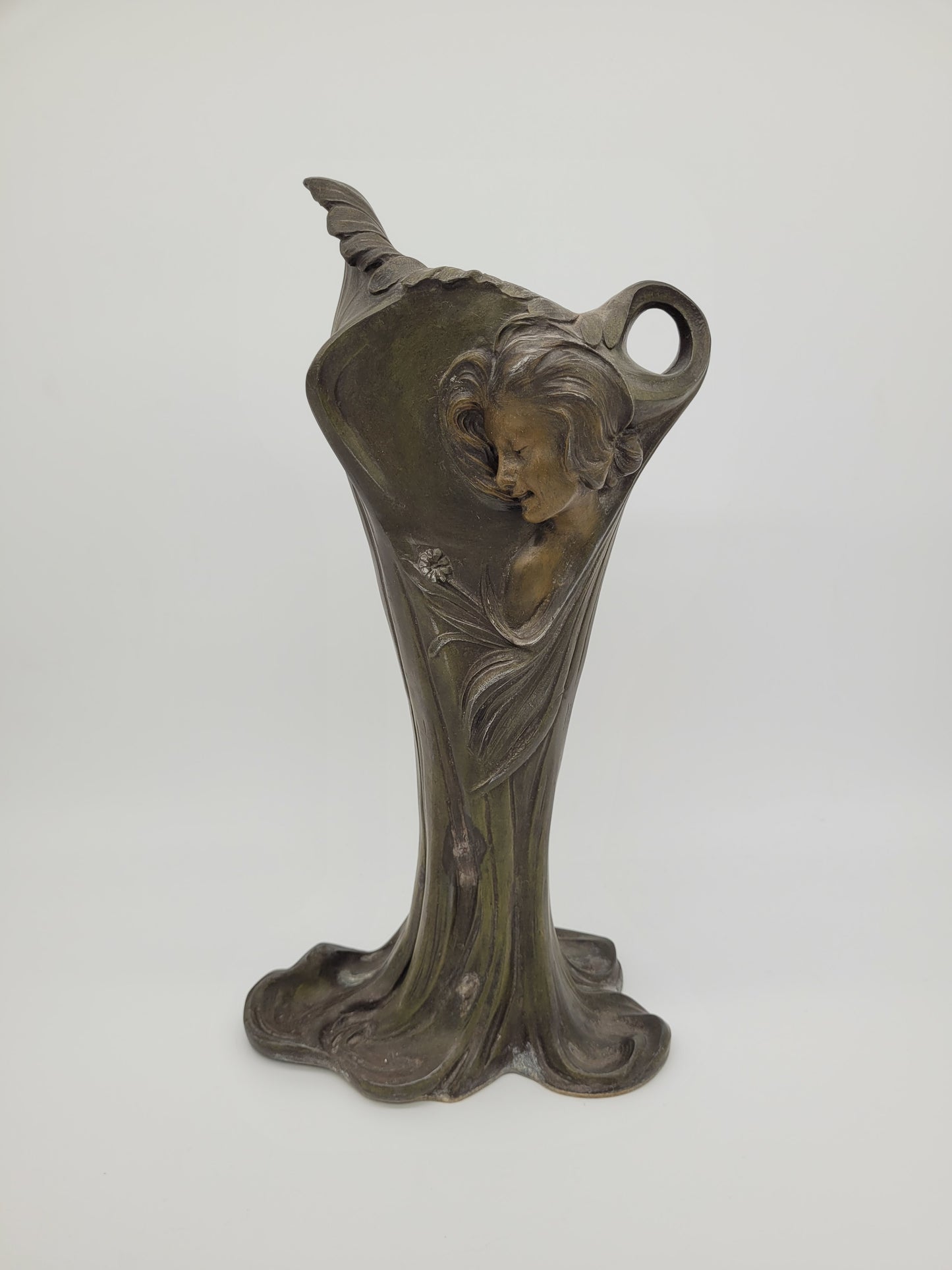 Paar Bronze Vasen Blumenvasen im Jugendstil Art Nouveau Frauenmotive