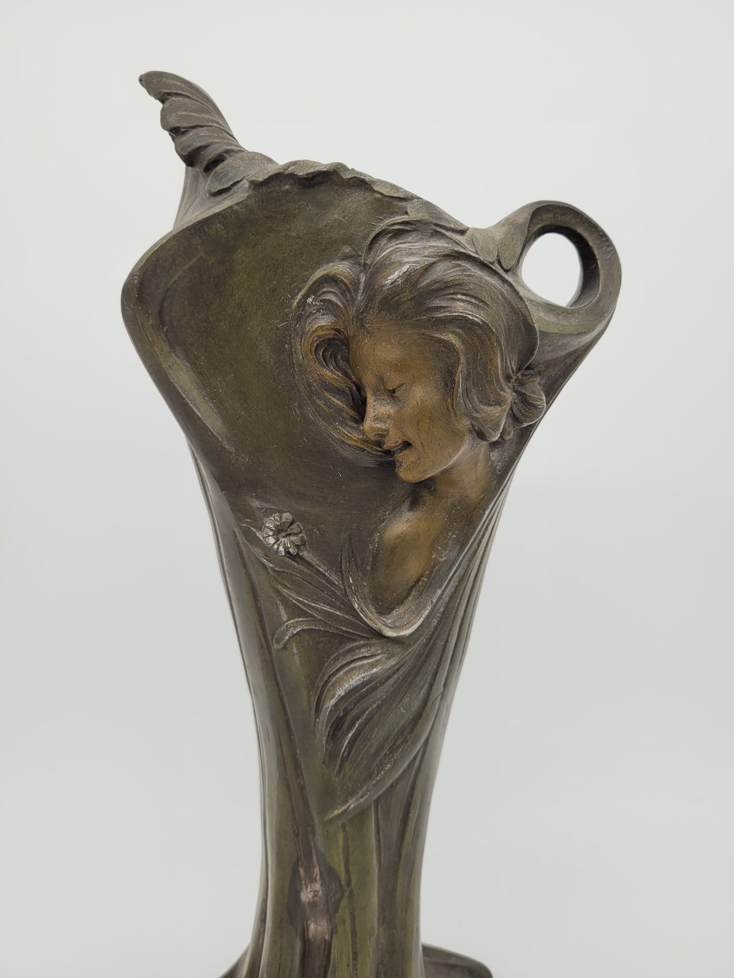 Paar Bronze Vasen Blumenvasen im Jugendstil Art Nouveau Frauenmotive