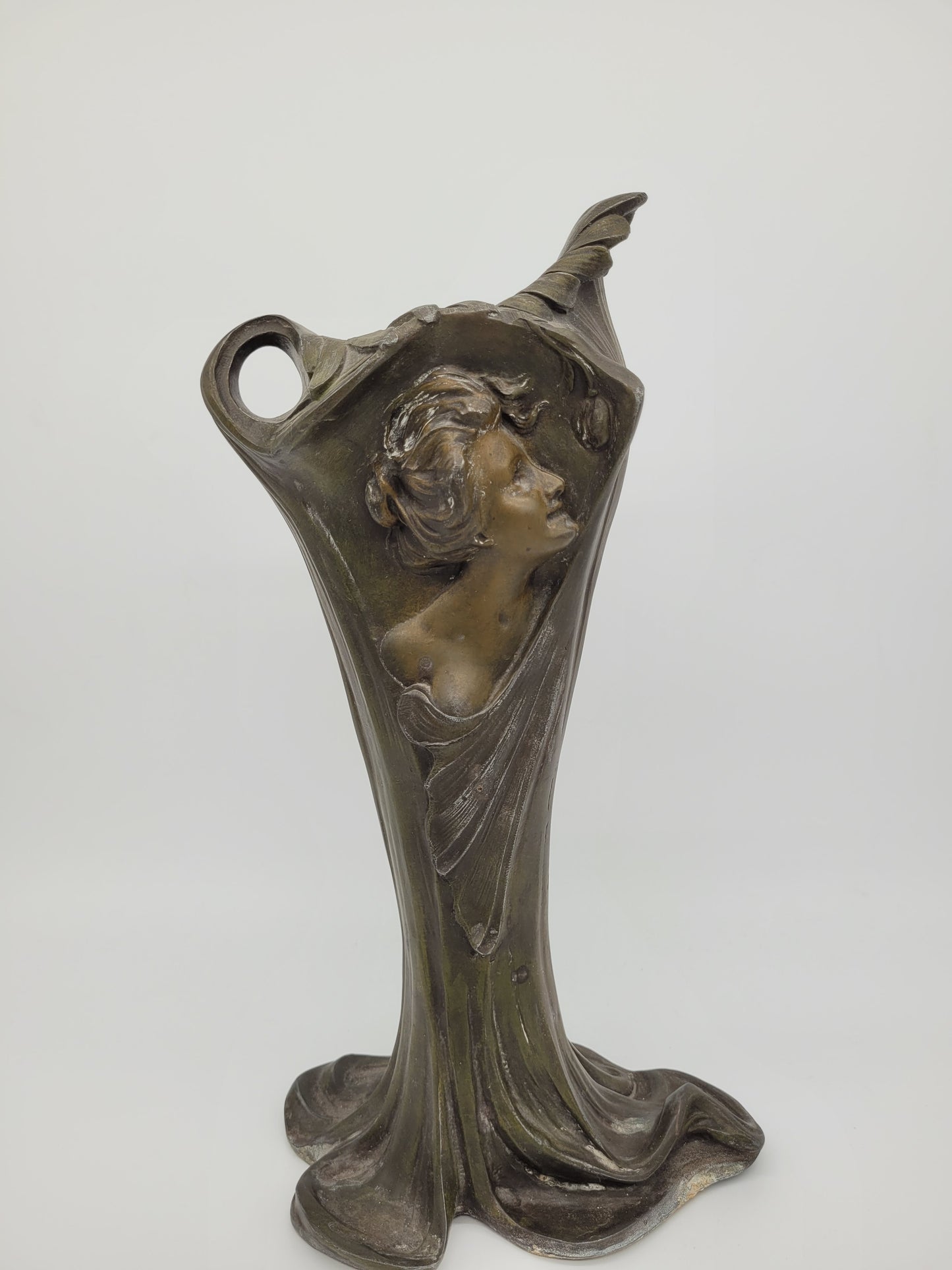 Paar Bronze Vasen Blumenvasen im Jugendstil Art Nouveau Frauenmotive