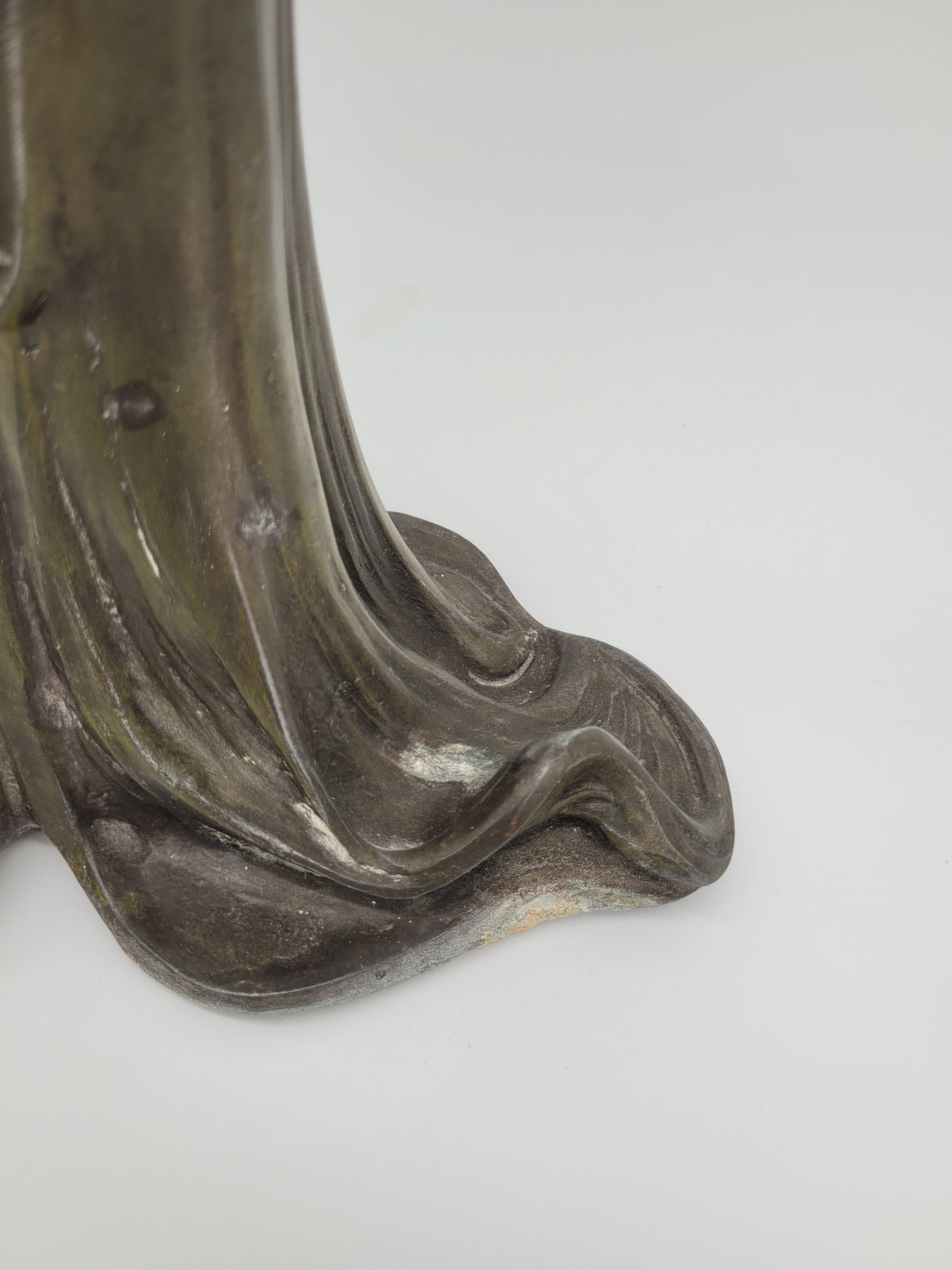 Paar Bronze Vasen Blumenvasen im Jugendstil Art Nouveau Frauenmotive