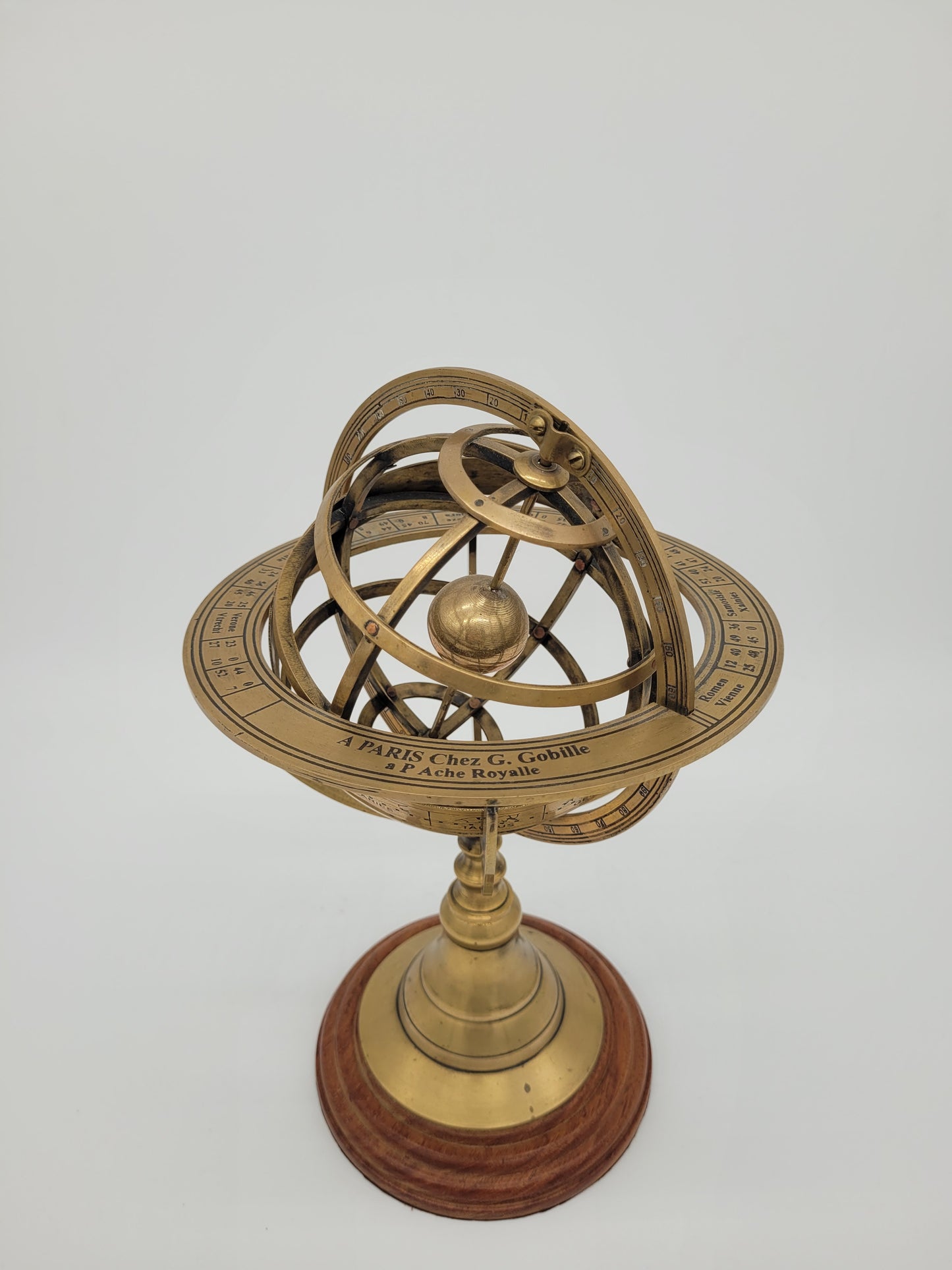 Messing Armillarsphäre Weltmaschine auf Holzsockel APARIS Chez G P Ache Royalle