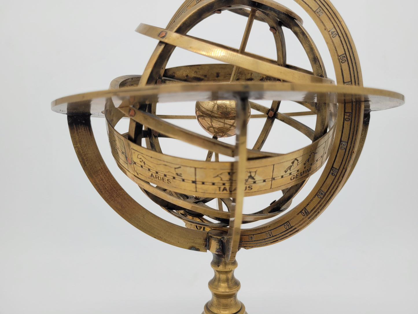 Messing Armillarsphäre Weltmaschine auf Holzsockel APARIS Chez G P Ache Royalle