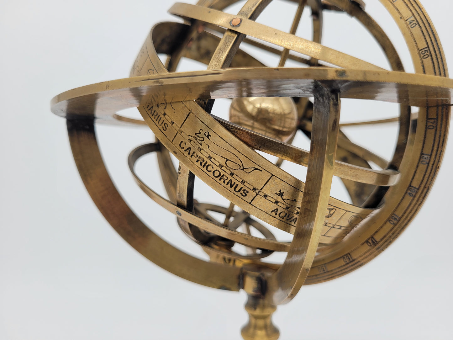 Messing Armillarsphäre Weltmaschine auf Holzsockel APARIS Chez G P Ache Royalle