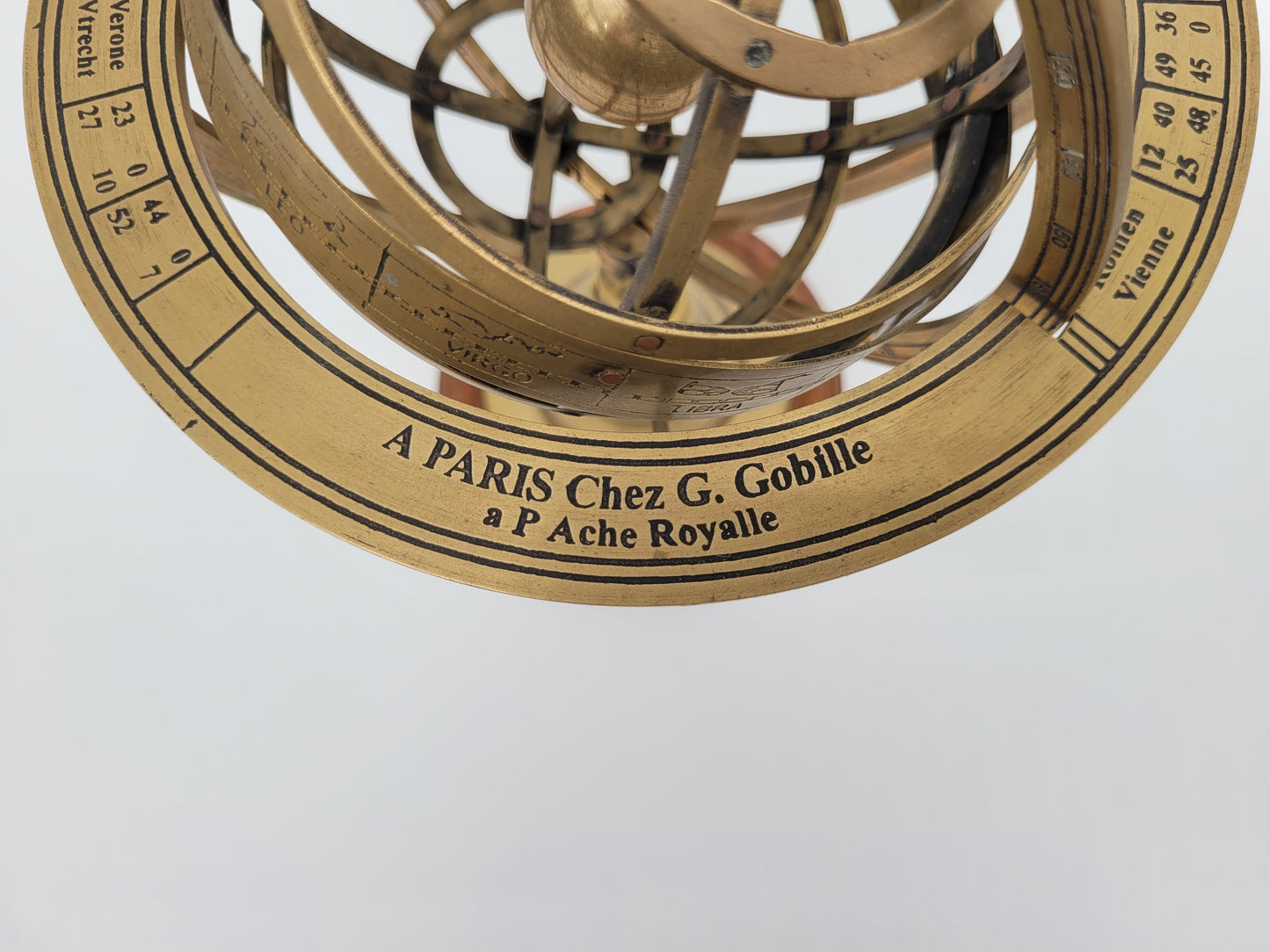 Messing Armillarsphäre Weltmaschine auf Holzsockel APARIS Chez G P Ache Royalle