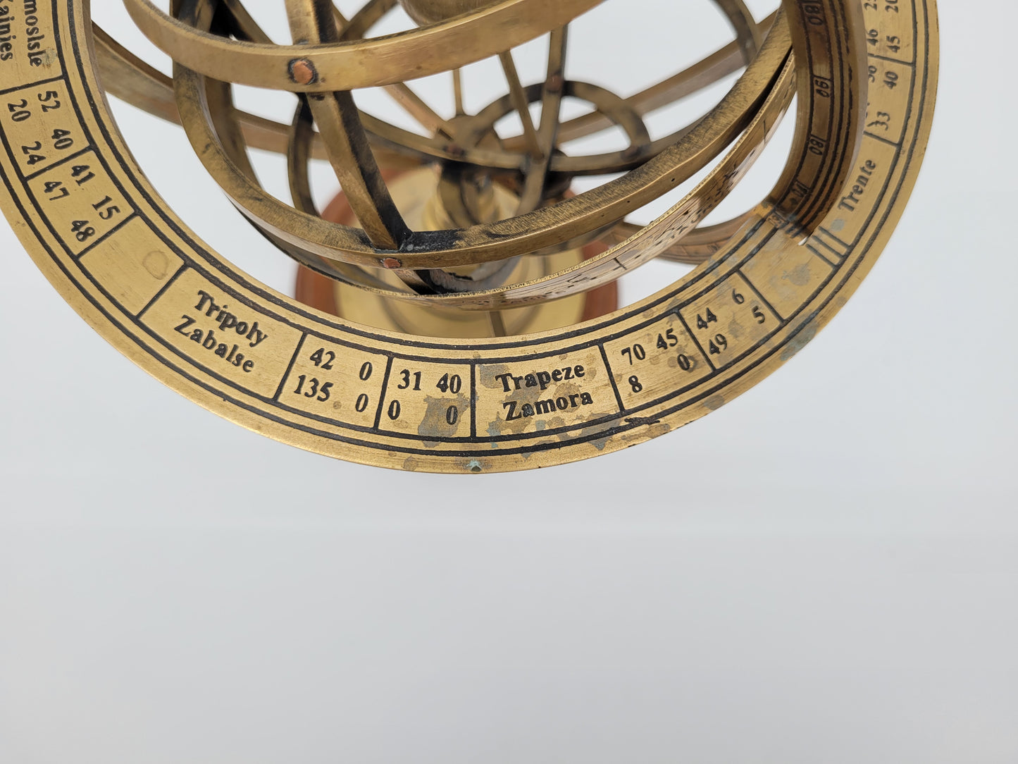 Messing Armillarsphäre Weltmaschine auf Holzsockel APARIS Chez G P Ache Royalle