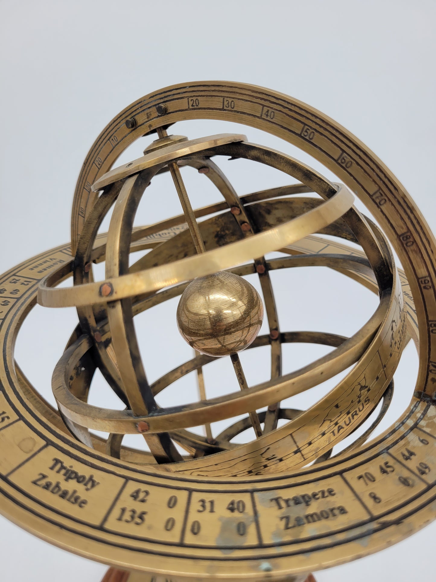 Messing Armillarsphäre Weltmaschine auf Holzsockel APARIS Chez G P Ache Royalle