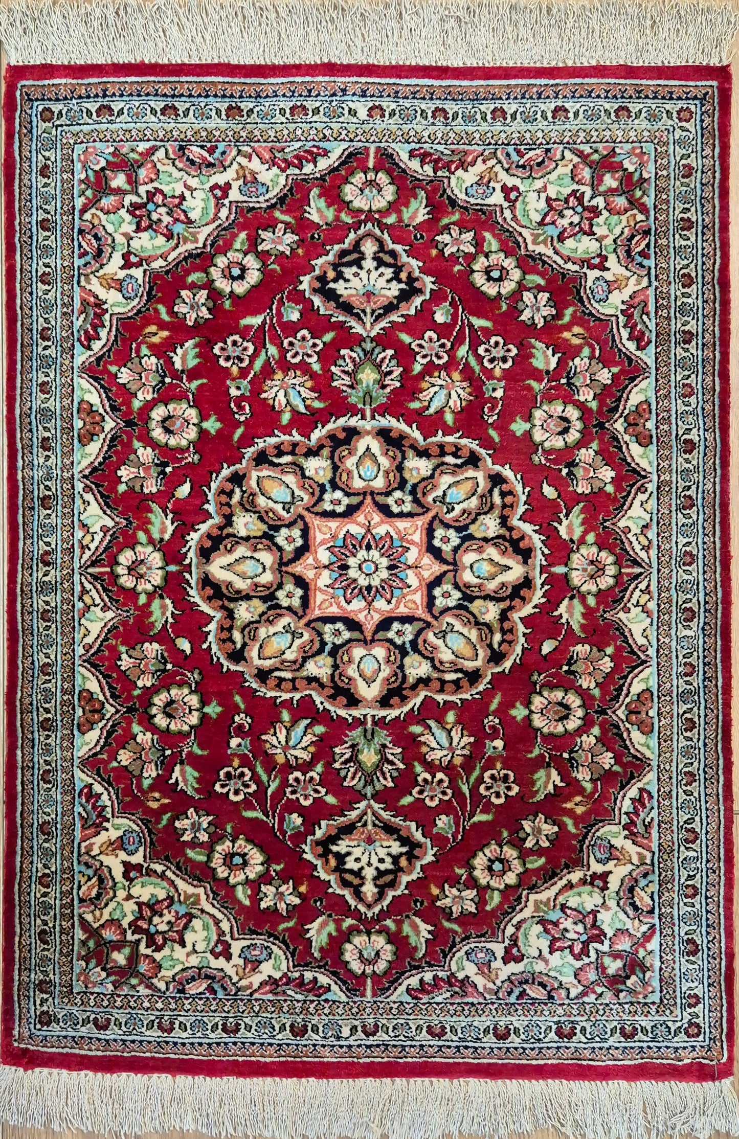 Ghom Seide Teppich Seide auf Seide Medaillon florales Muster