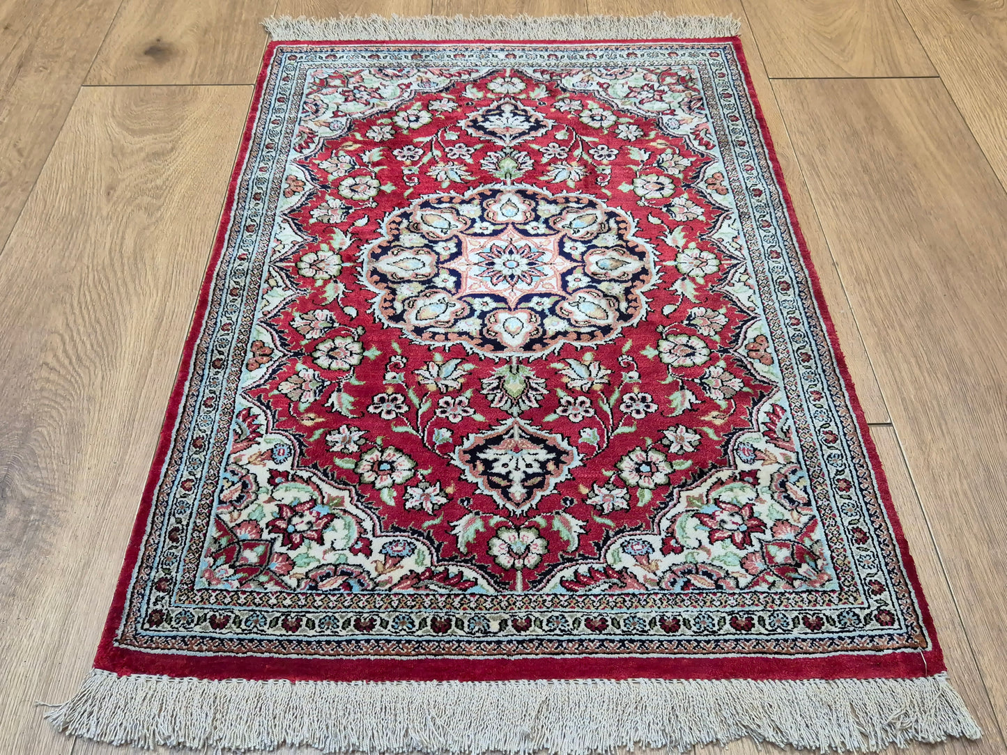 Ghom Seide Teppich Seide auf Seide Medaillon florales Muster