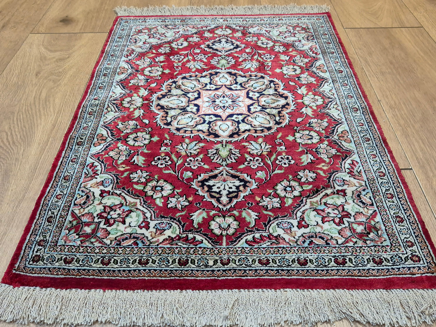 Ghom Seide Teppich Seide auf Seide Medaillon florales Muster