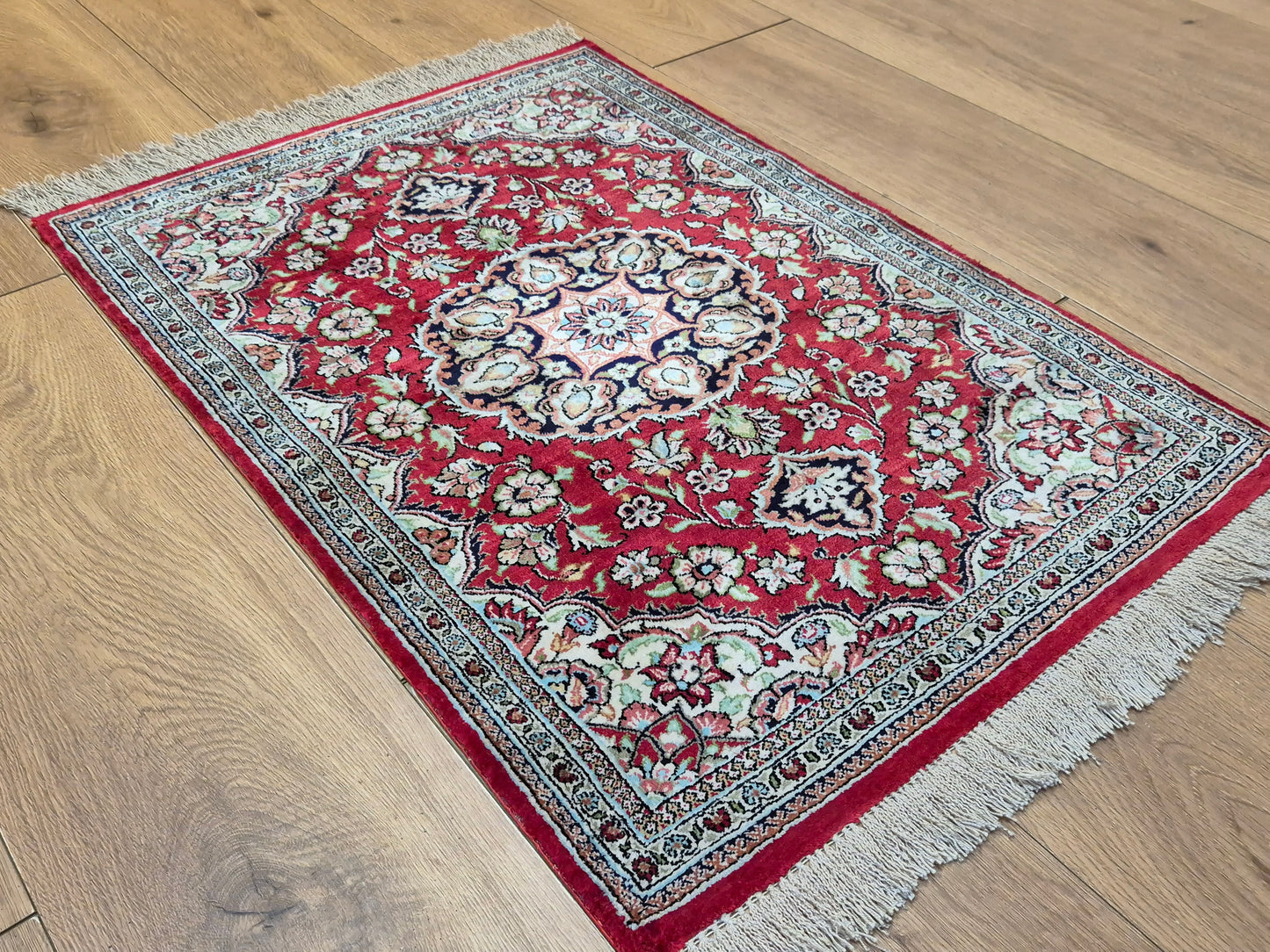 Ghom Seide Teppich Seide auf Seide Medaillon florales Muster