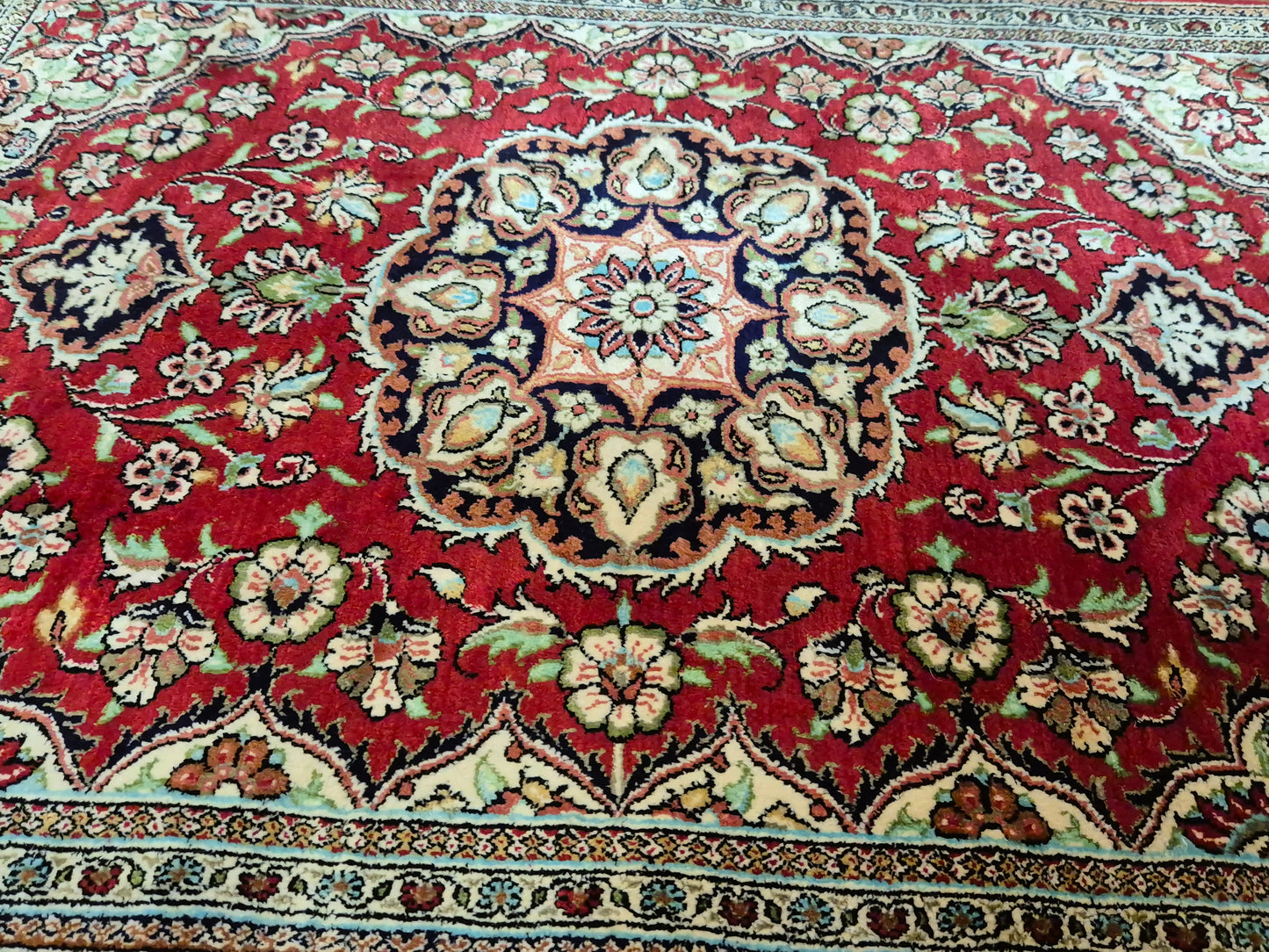 Ghom Seide Teppich Seide auf Seide Medaillon florales Muster