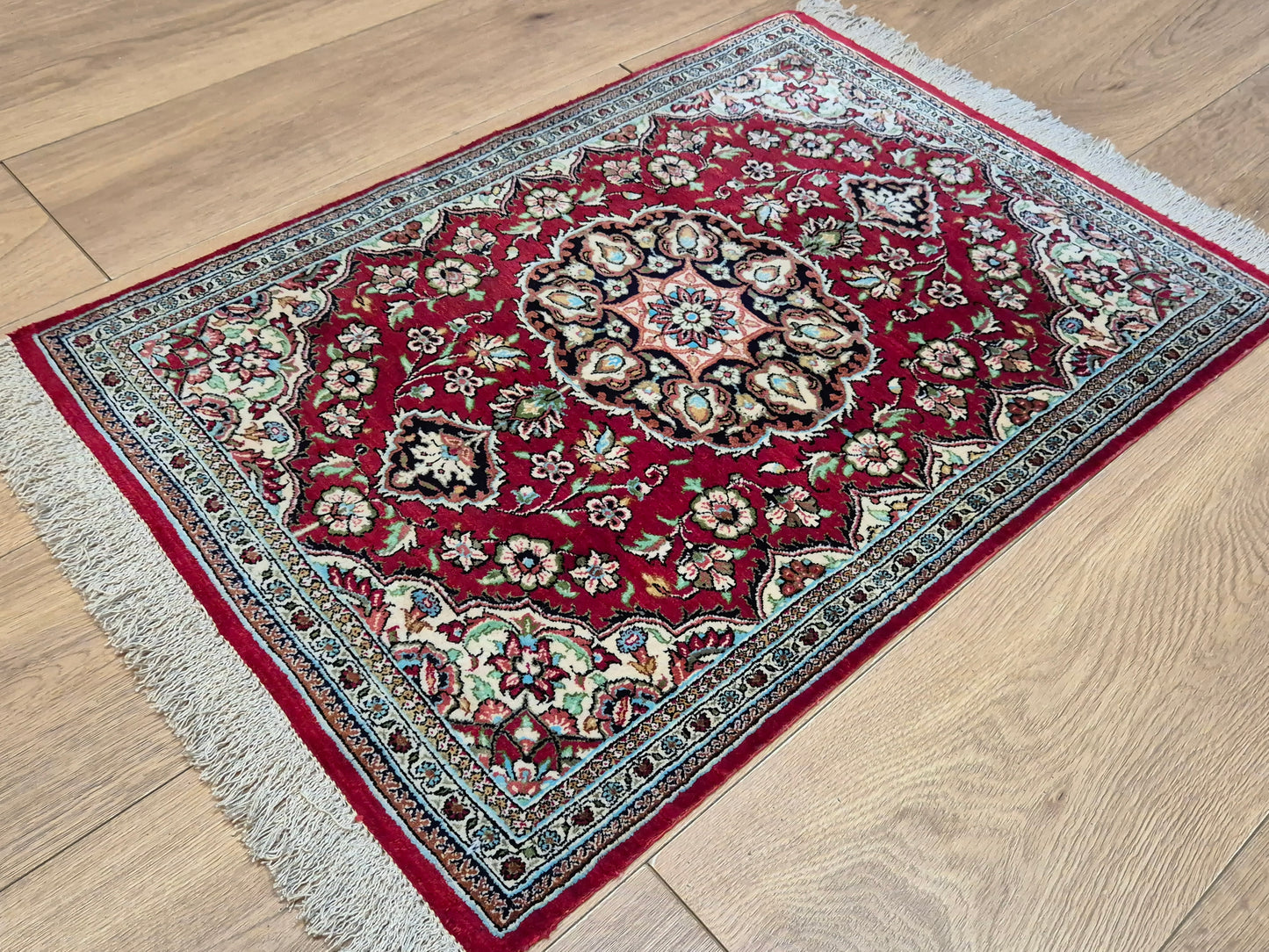 Ghom Seide Teppich Seide auf Seide Medaillon florales Muster