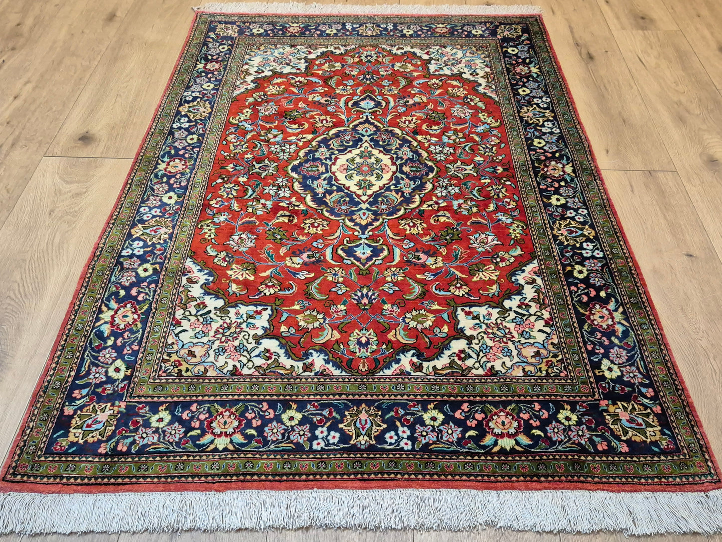 Ghom Teppich Seide auf Seide Medaillon feine Knüpfung