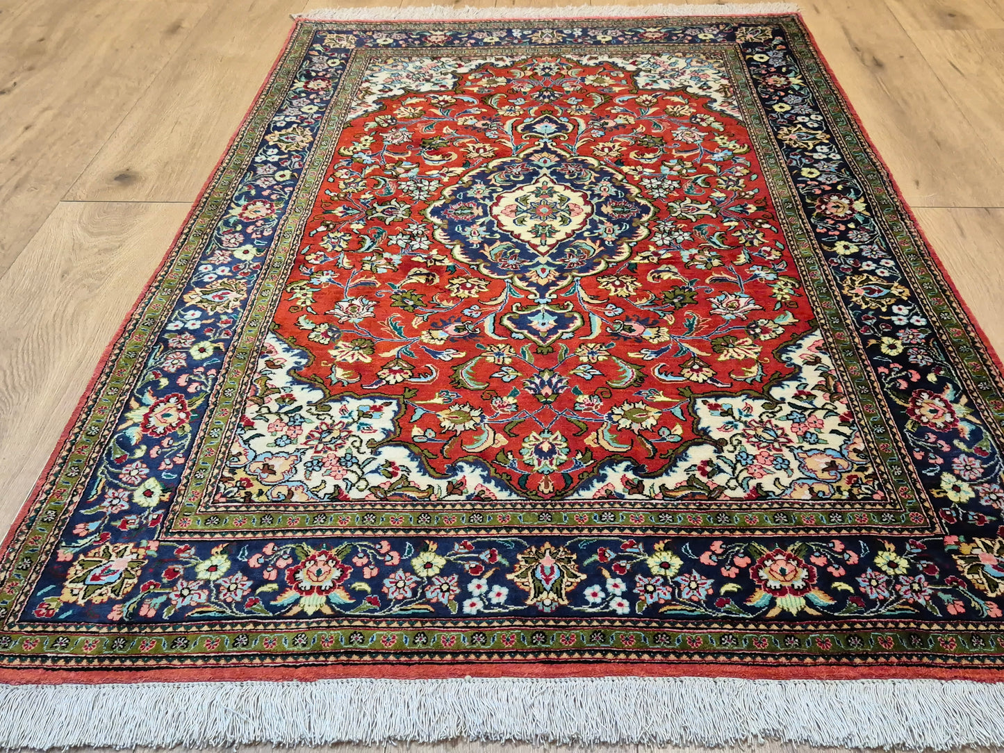 Ghom Teppich Seide auf Seide Medaillon feine Knüpfung