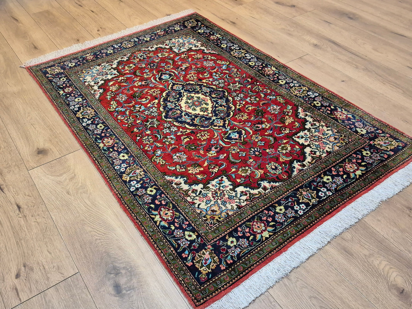 Ghom Teppich Seide auf Seide Medaillon feine Knüpfung