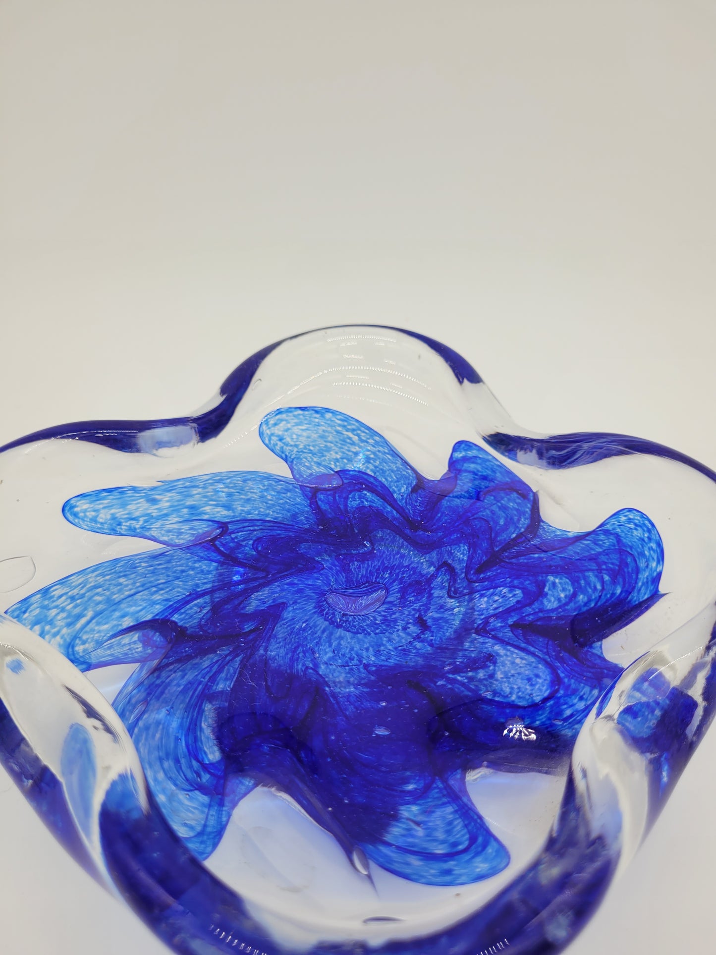 Glasschale Schale Murano-Stil Mundgeblasen signiert 1988 Blaue Blüte Vintage
