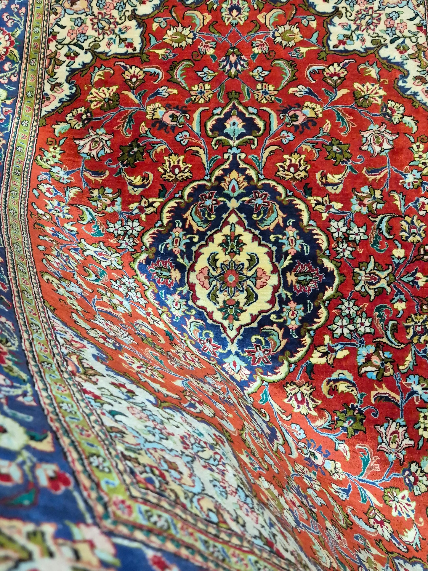 Ghom Teppich Seide auf Seide Medaillon feine Knüpfung