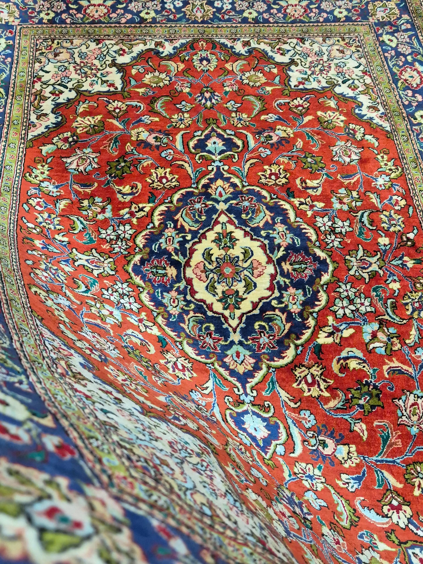 Ghom Teppich Seide auf Seide Medaillon feine Knüpfung