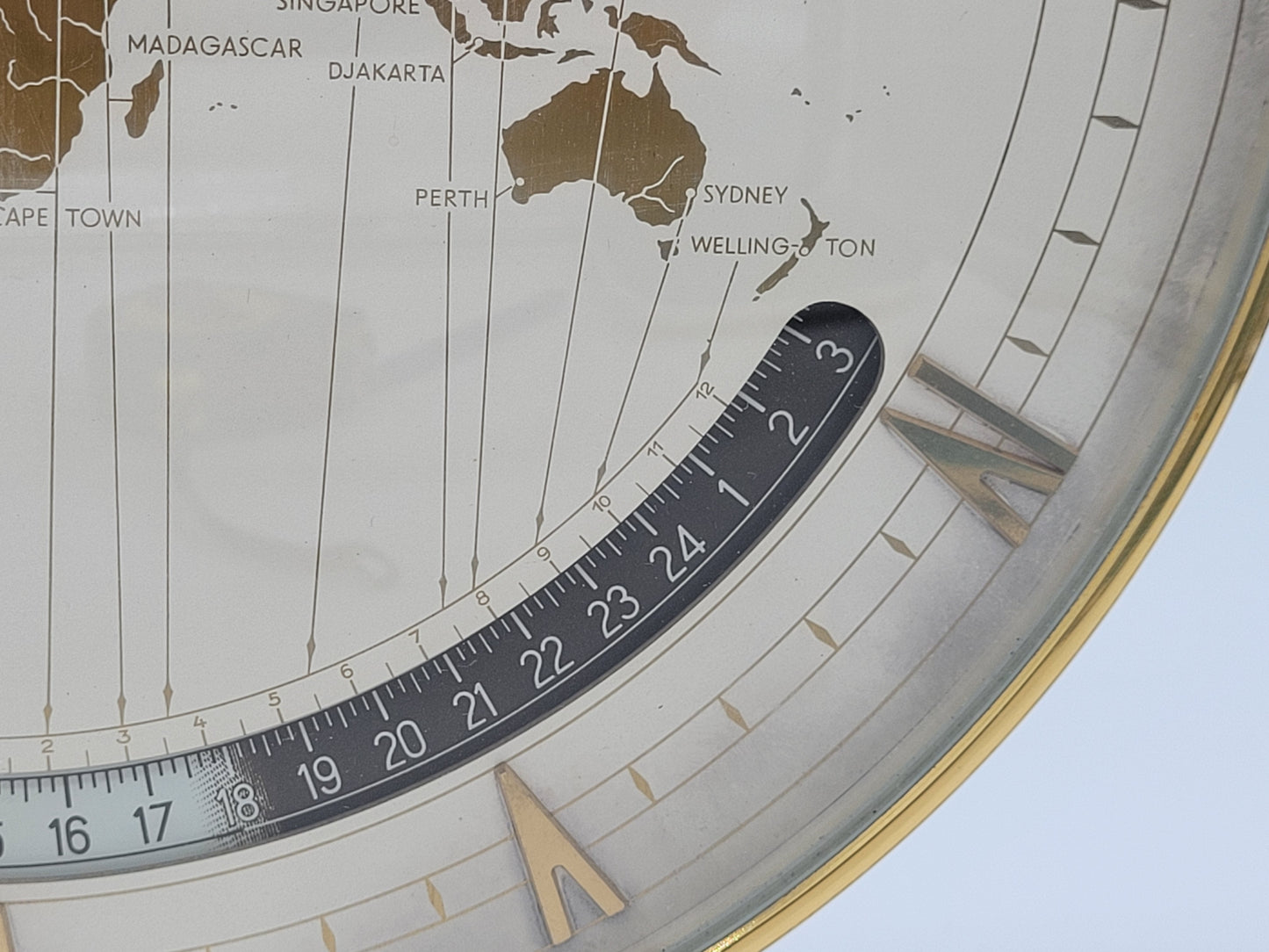 Uhr Tischuhr Kienzle Weltenuhr Mid-Century Vintage