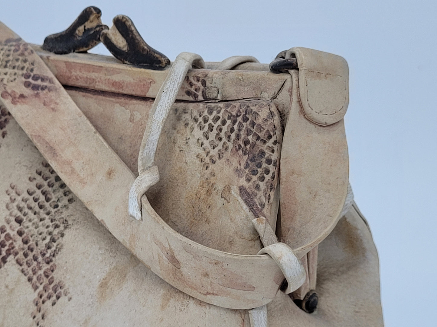 Keramik Figur Skulptur einer Umhängetasche Vintage Handgefertigt